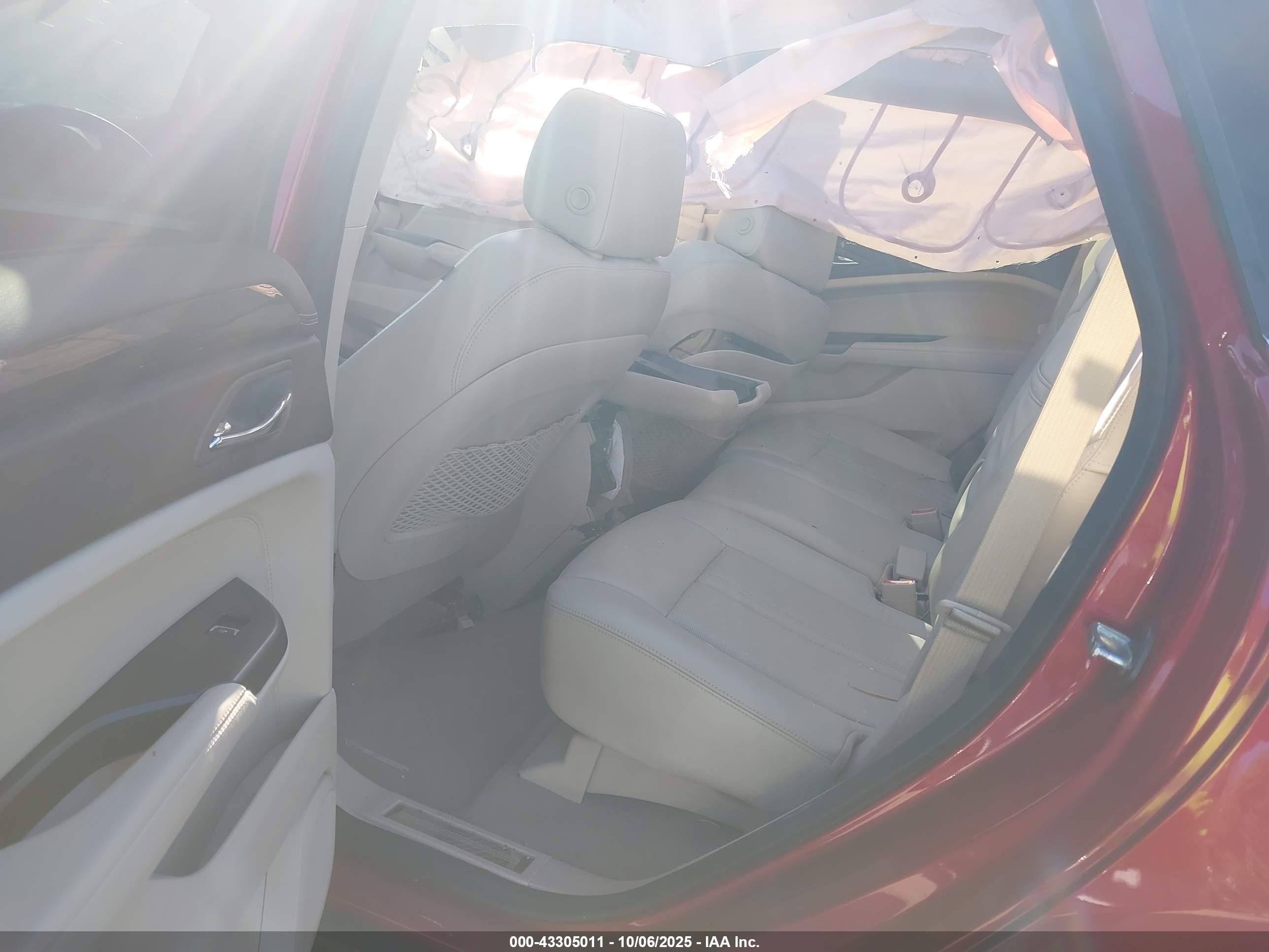 CADILLAC SRX image 8