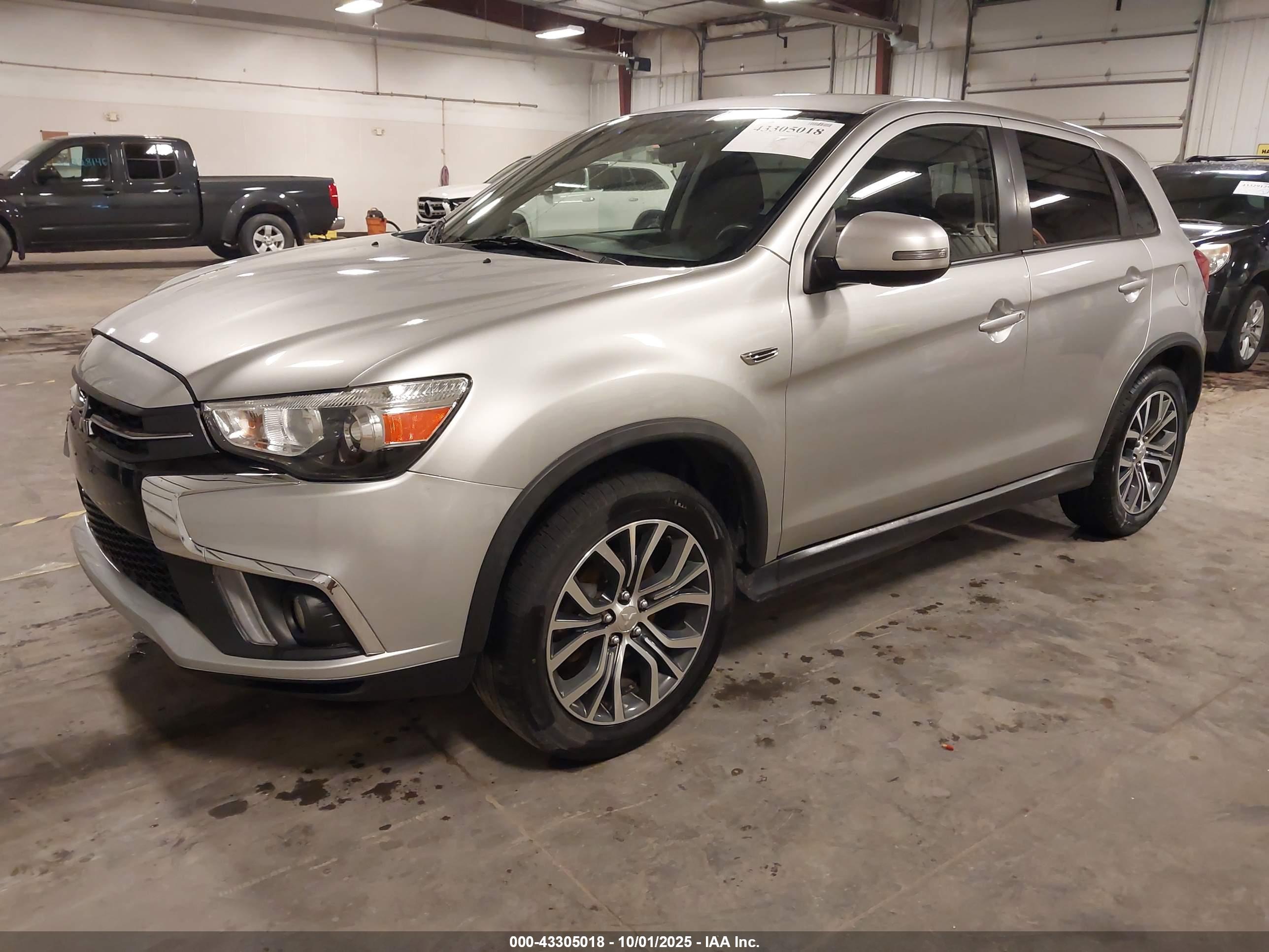 MITSUBISHI OUTLANDER image 2