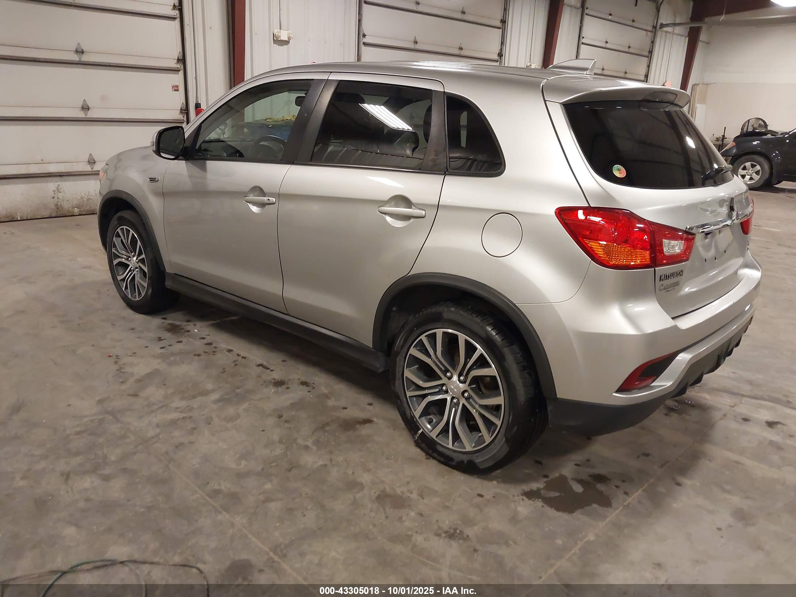 MITSUBISHI OUTLANDER image 3