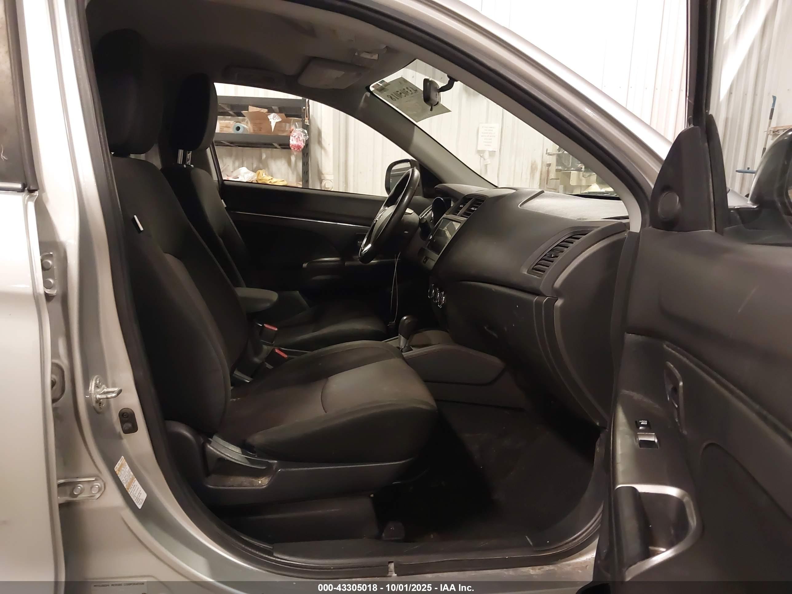 MITSUBISHI OUTLANDER image 5