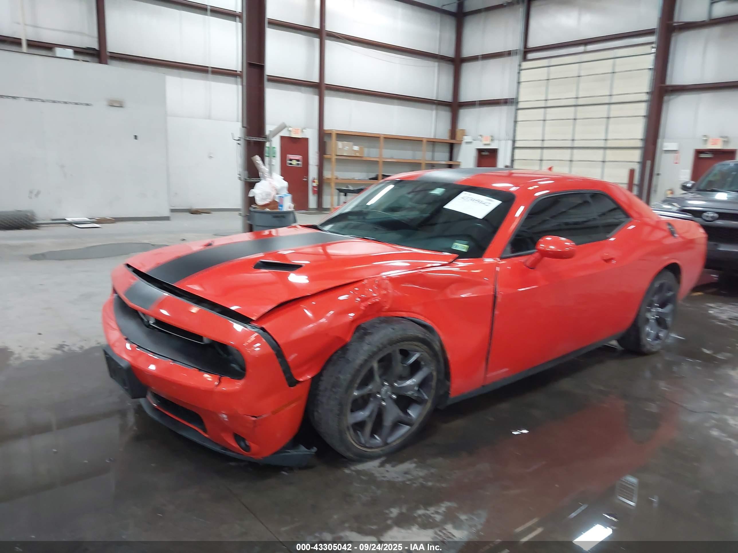 DODGE CHALLENGER image 2