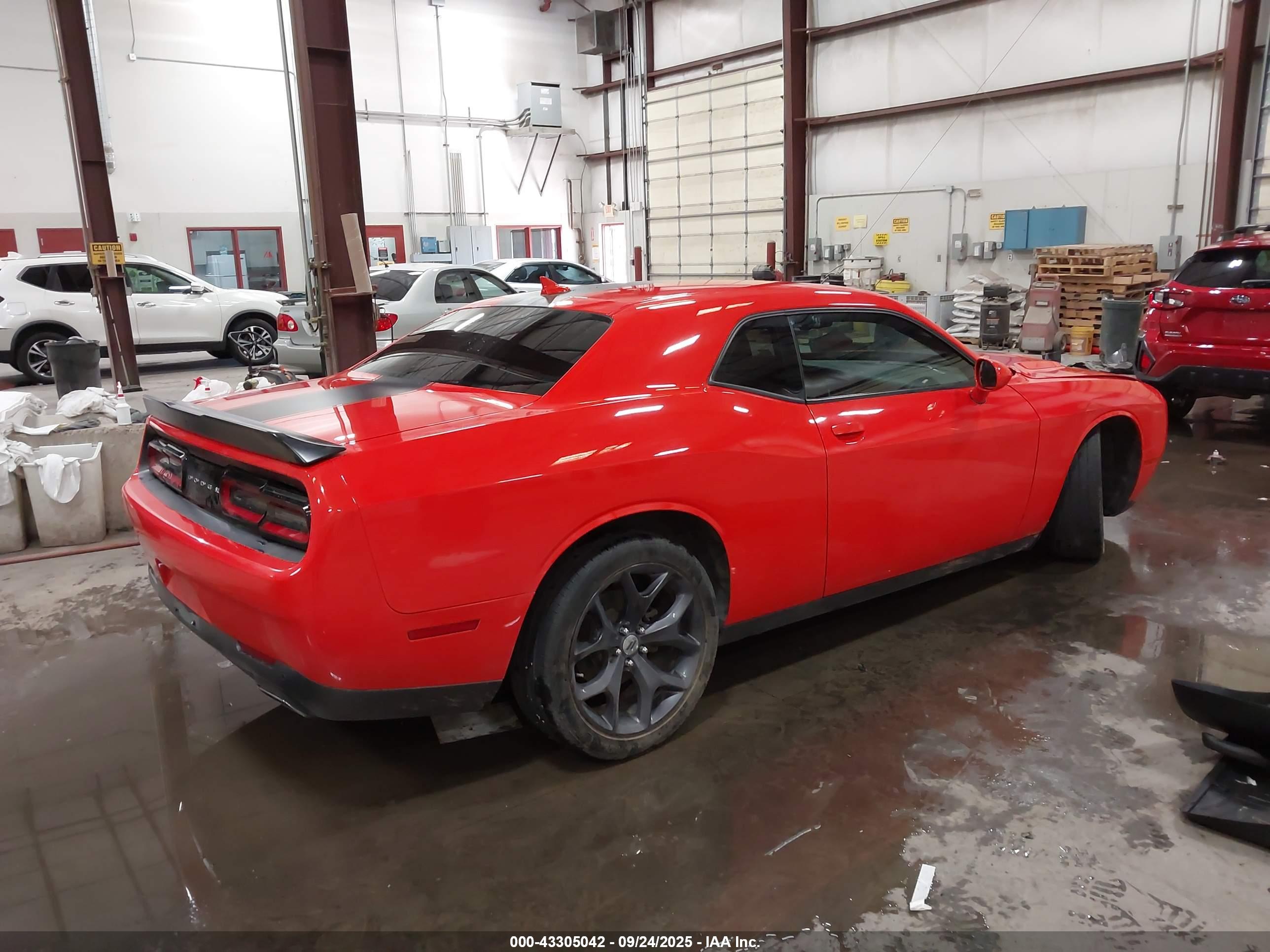 DODGE CHALLENGER image 4