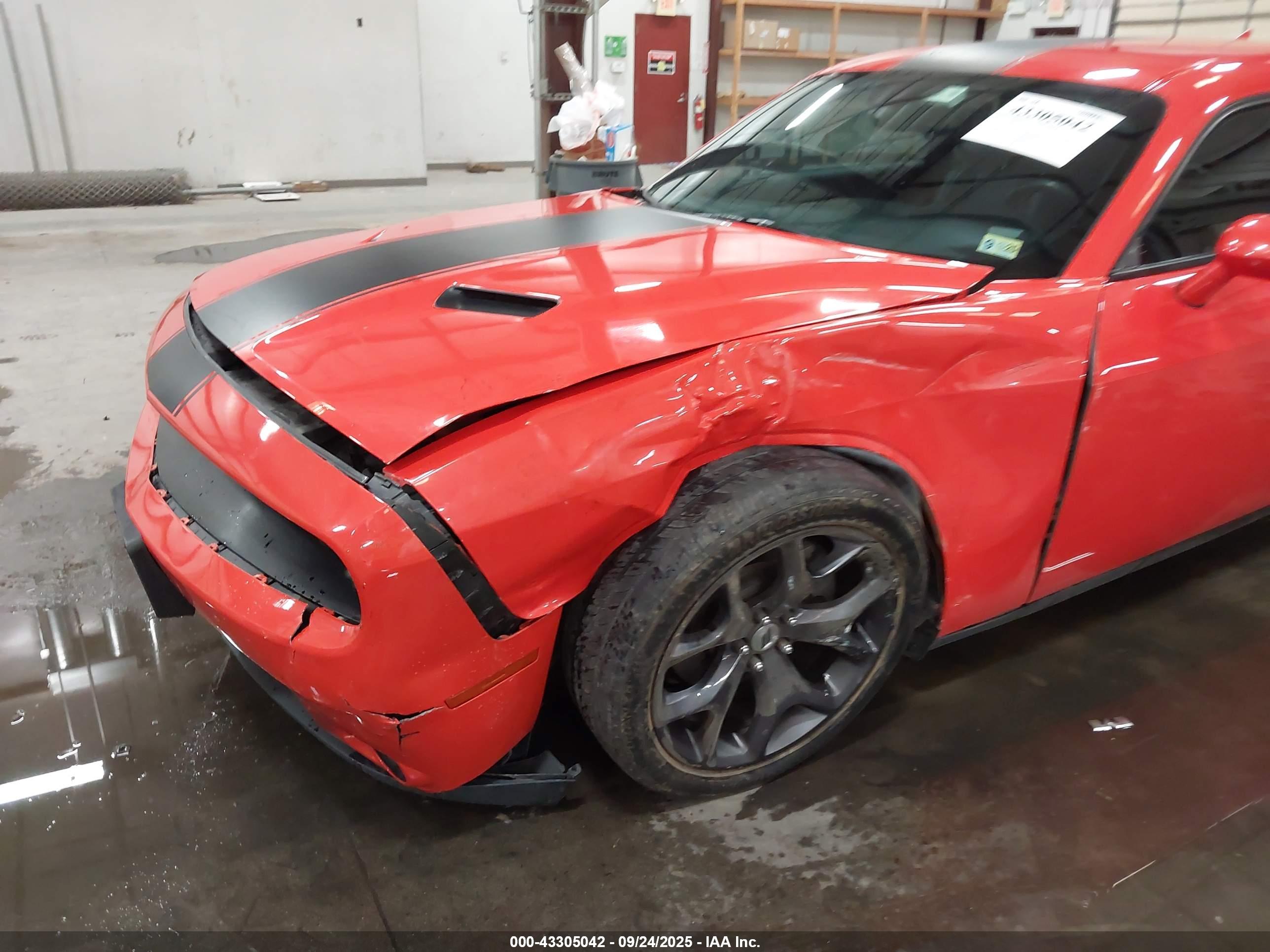 DODGE CHALLENGER image 6