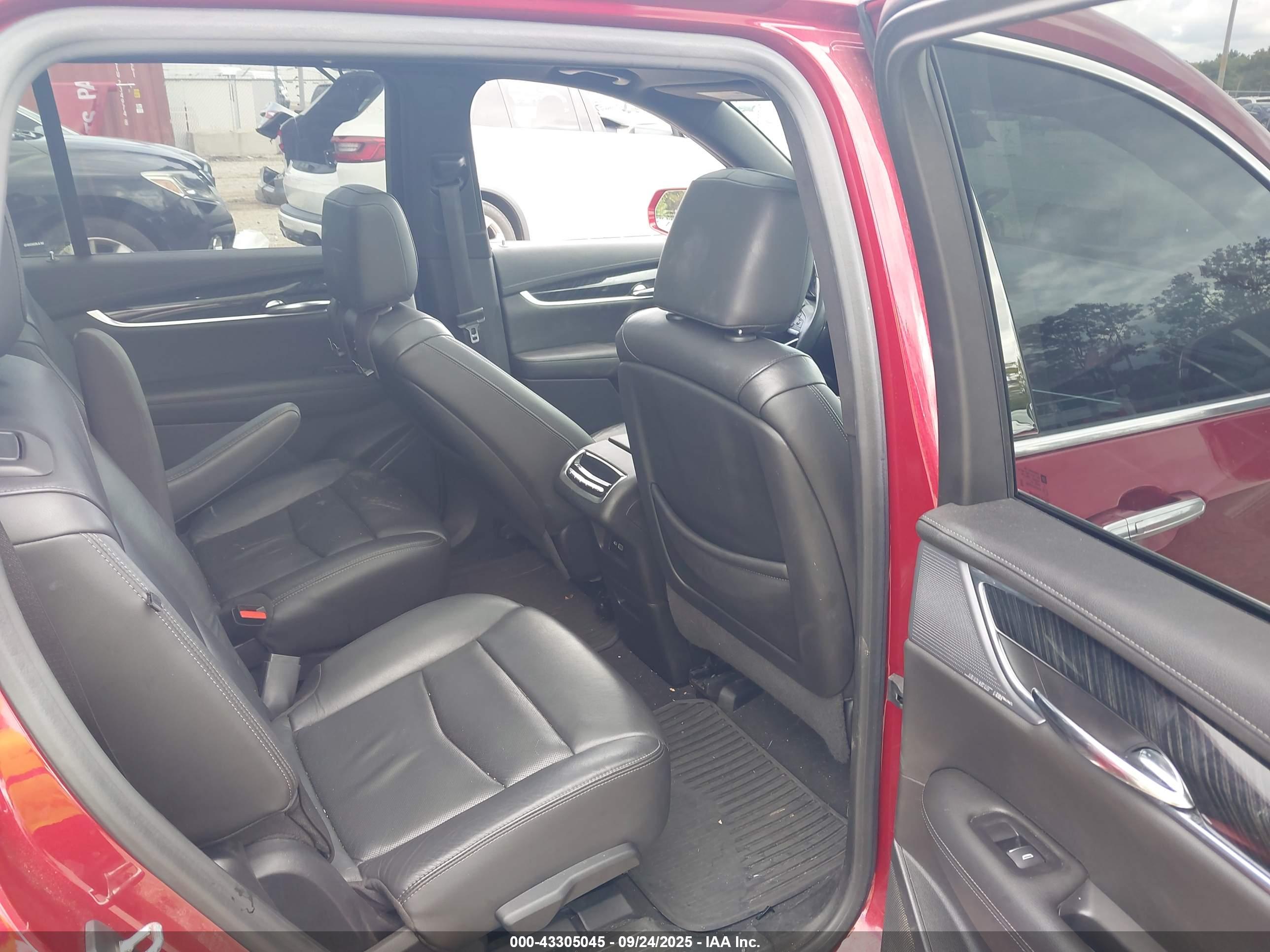 CADILLAC XT6 image 8