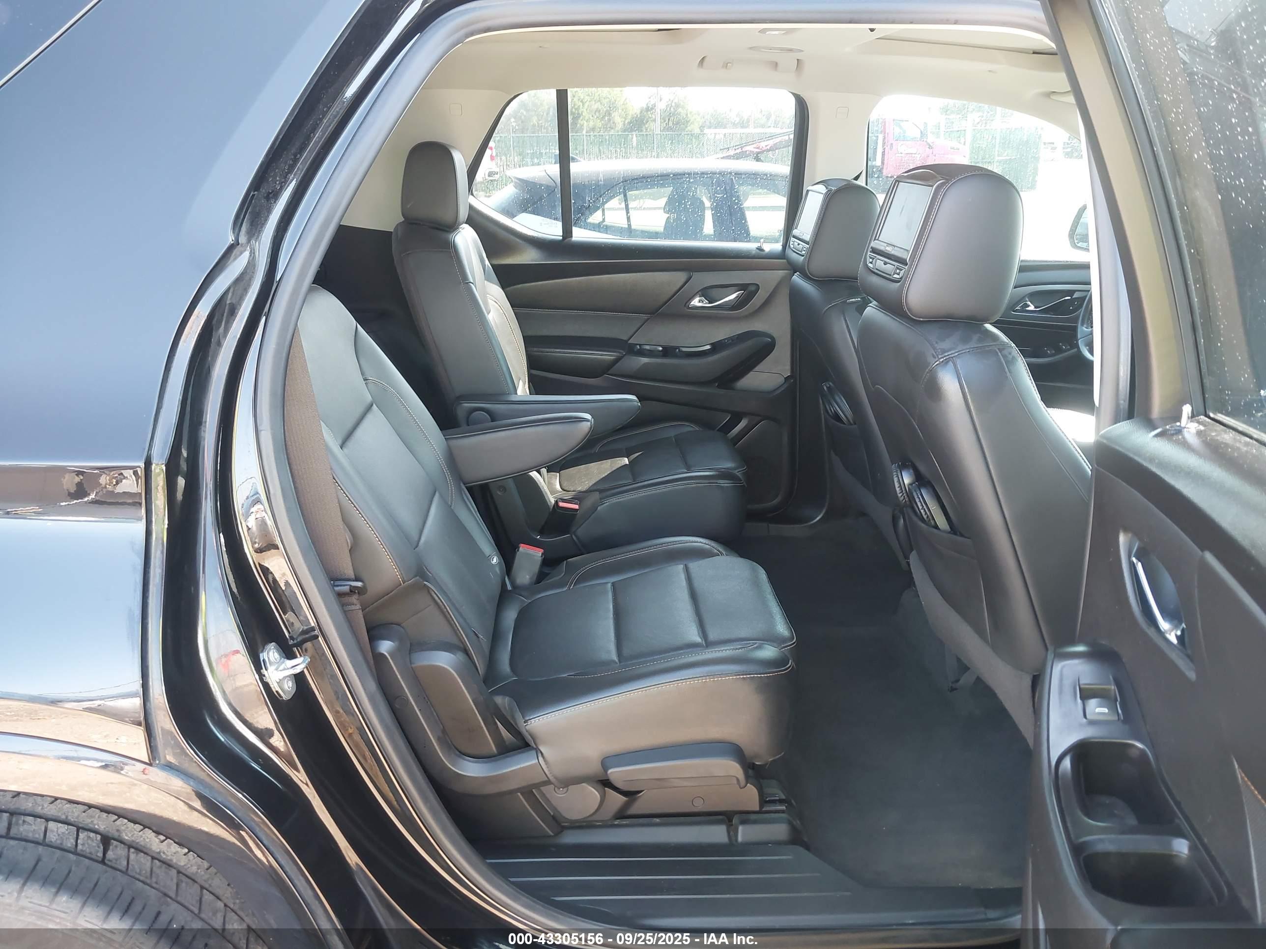 CHEVROLET TRAVERSE image 8