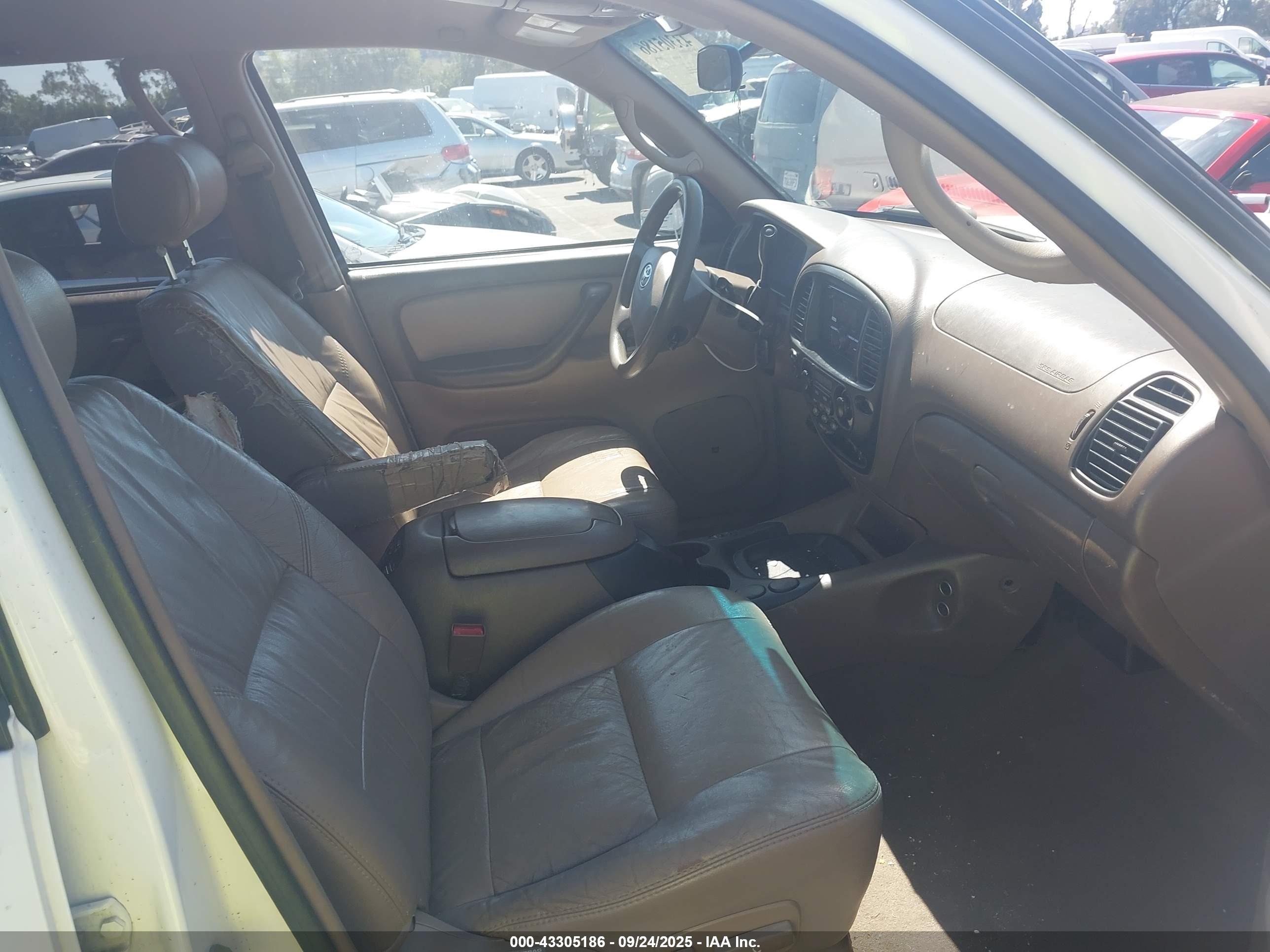 TOYOTA SEQUOIA image 5
