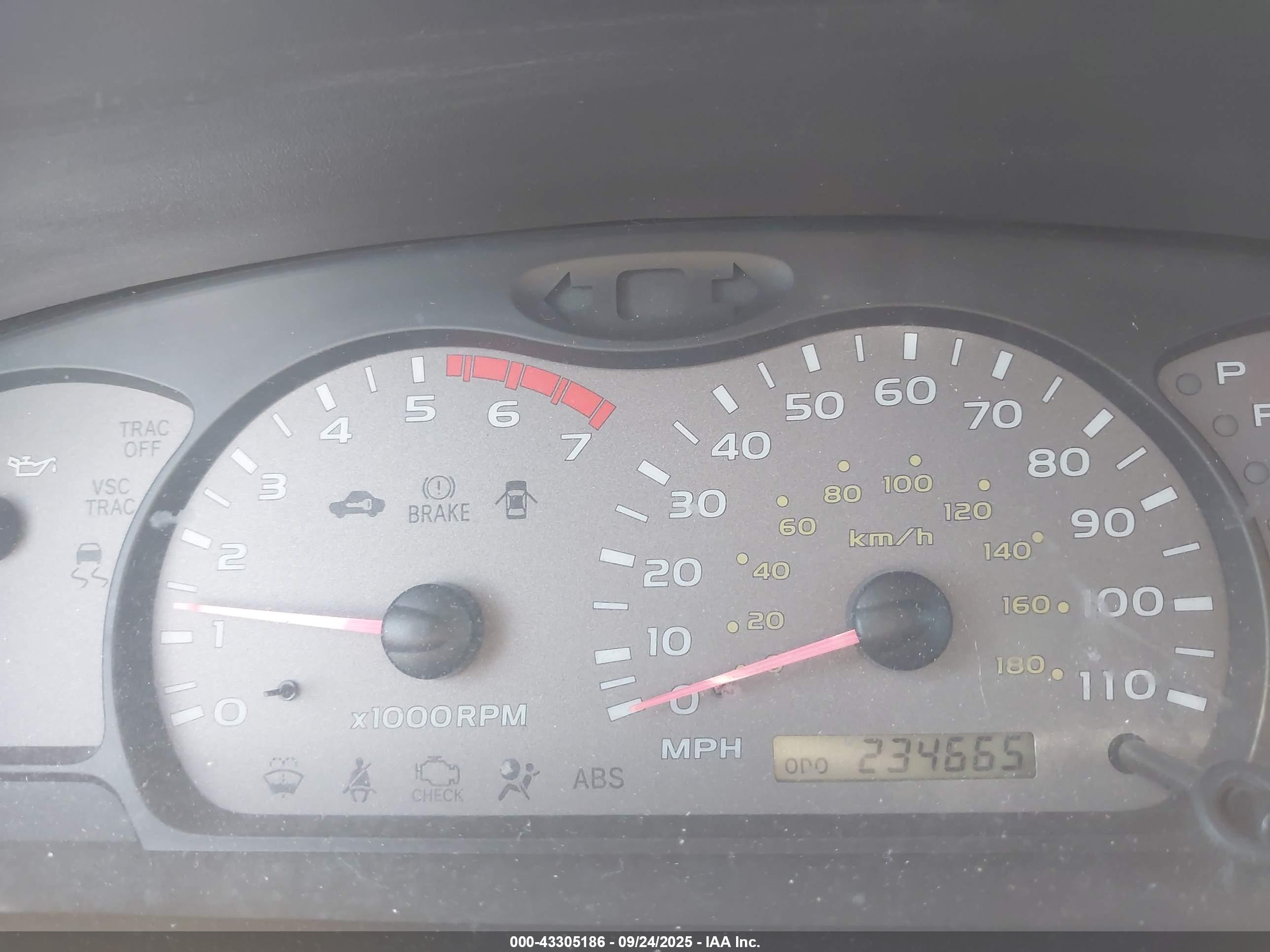 TOYOTA SEQUOIA image 7