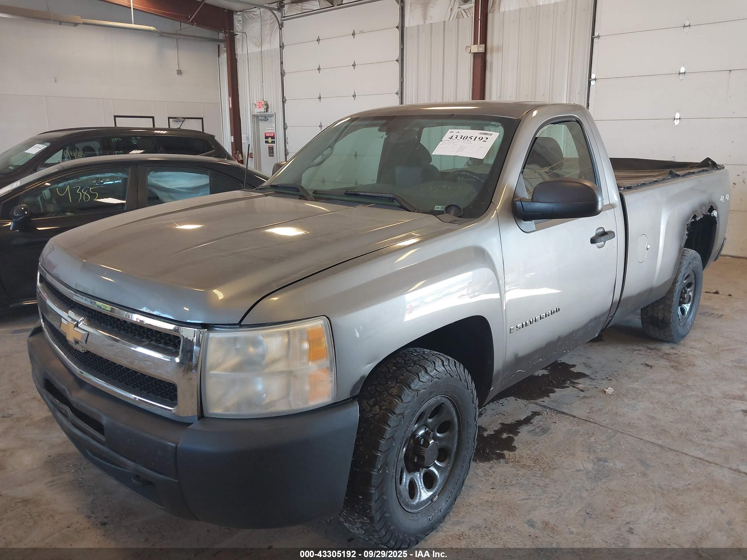 CHEVROLET SILVERADO image 2