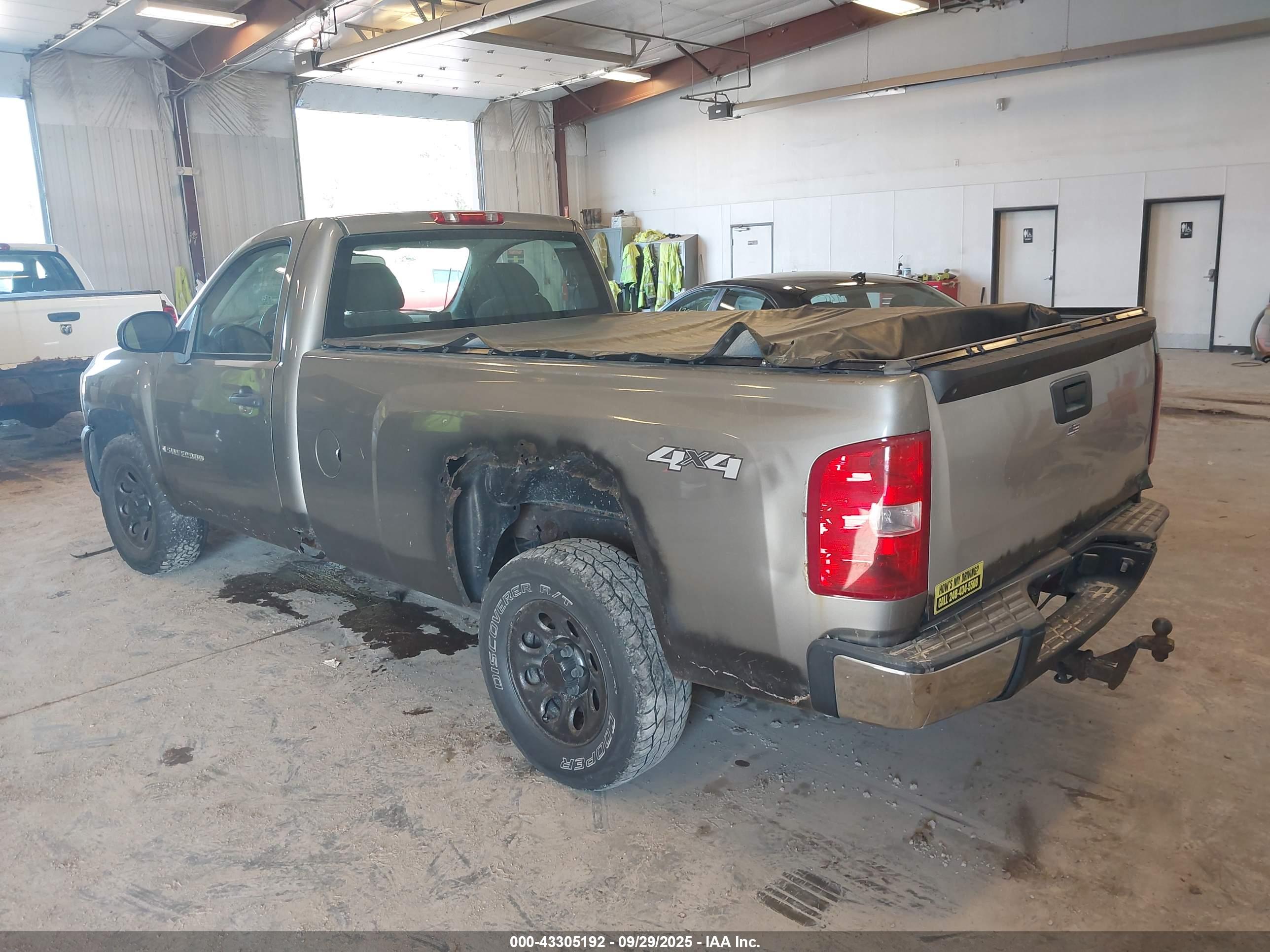 CHEVROLET SILVERADO image 3