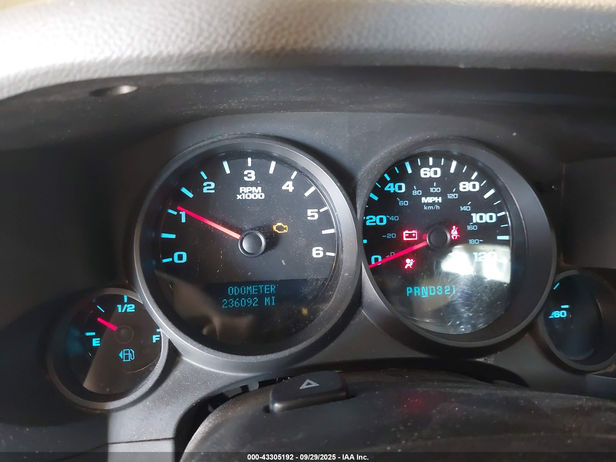 CHEVROLET SILVERADO image 7