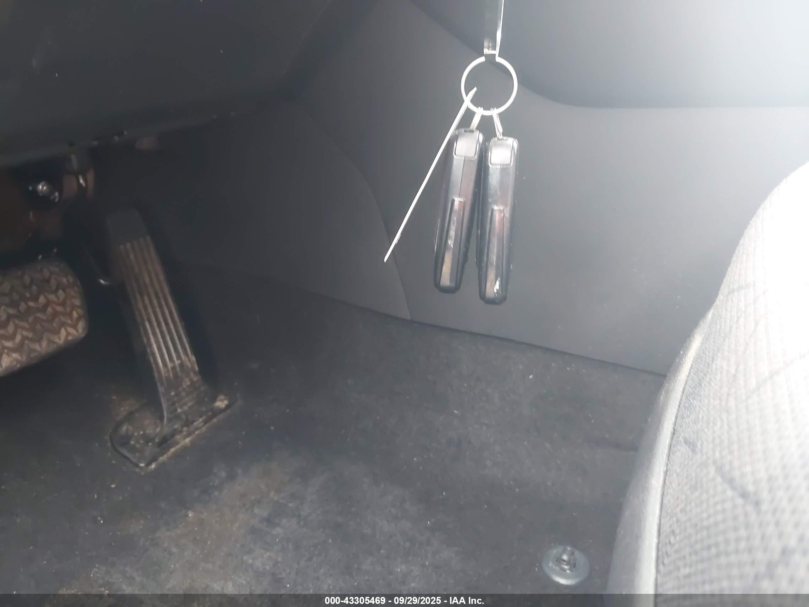 TOYOTA RAV4 image 11