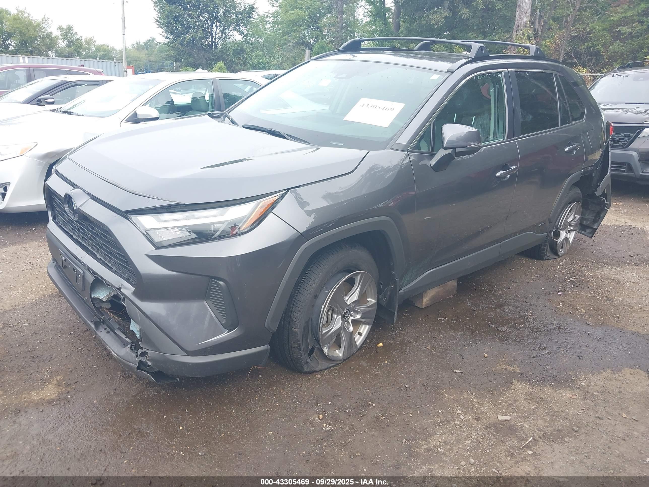 TOYOTA RAV4 image 2