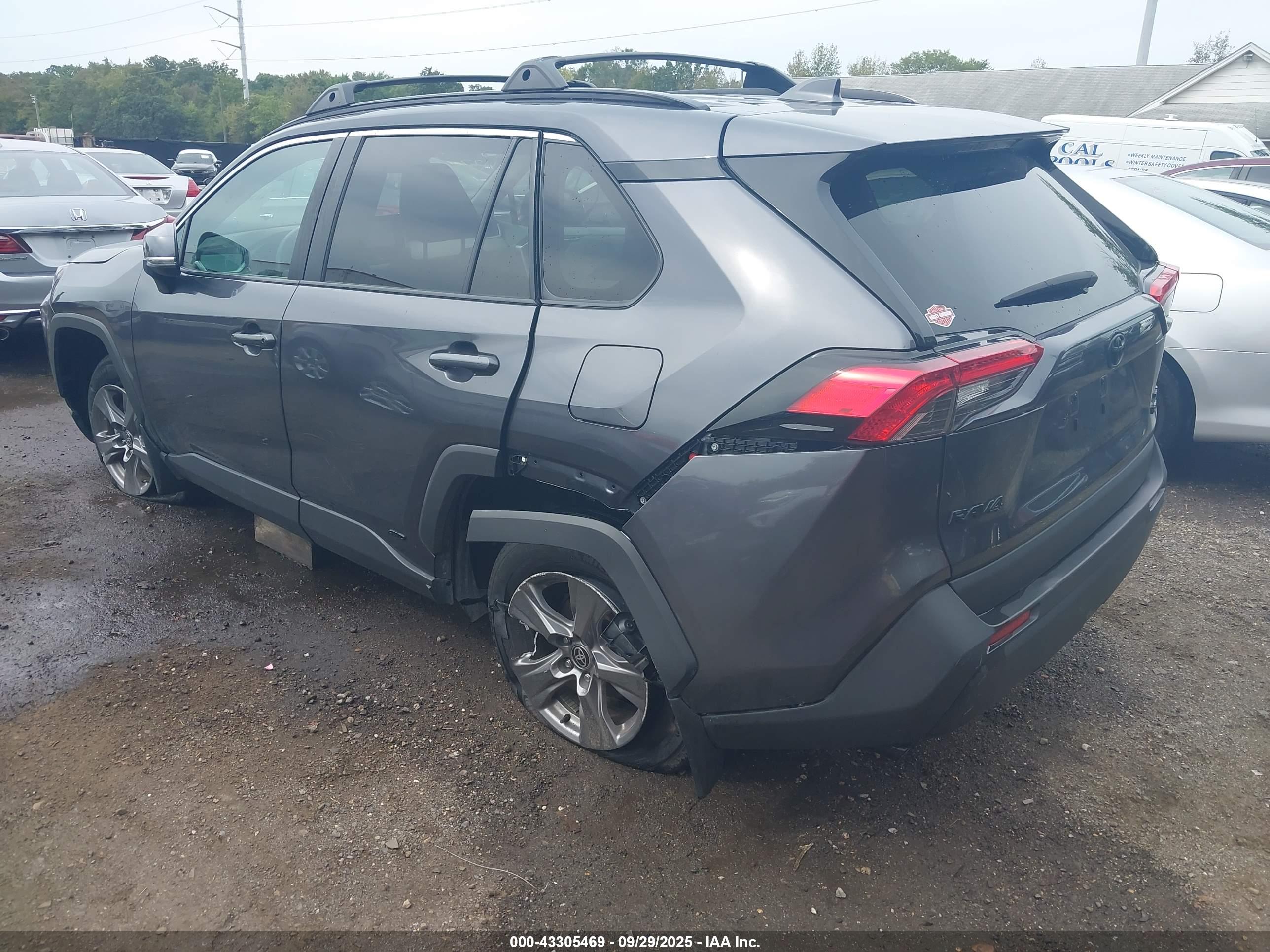 TOYOTA RAV4 image 3