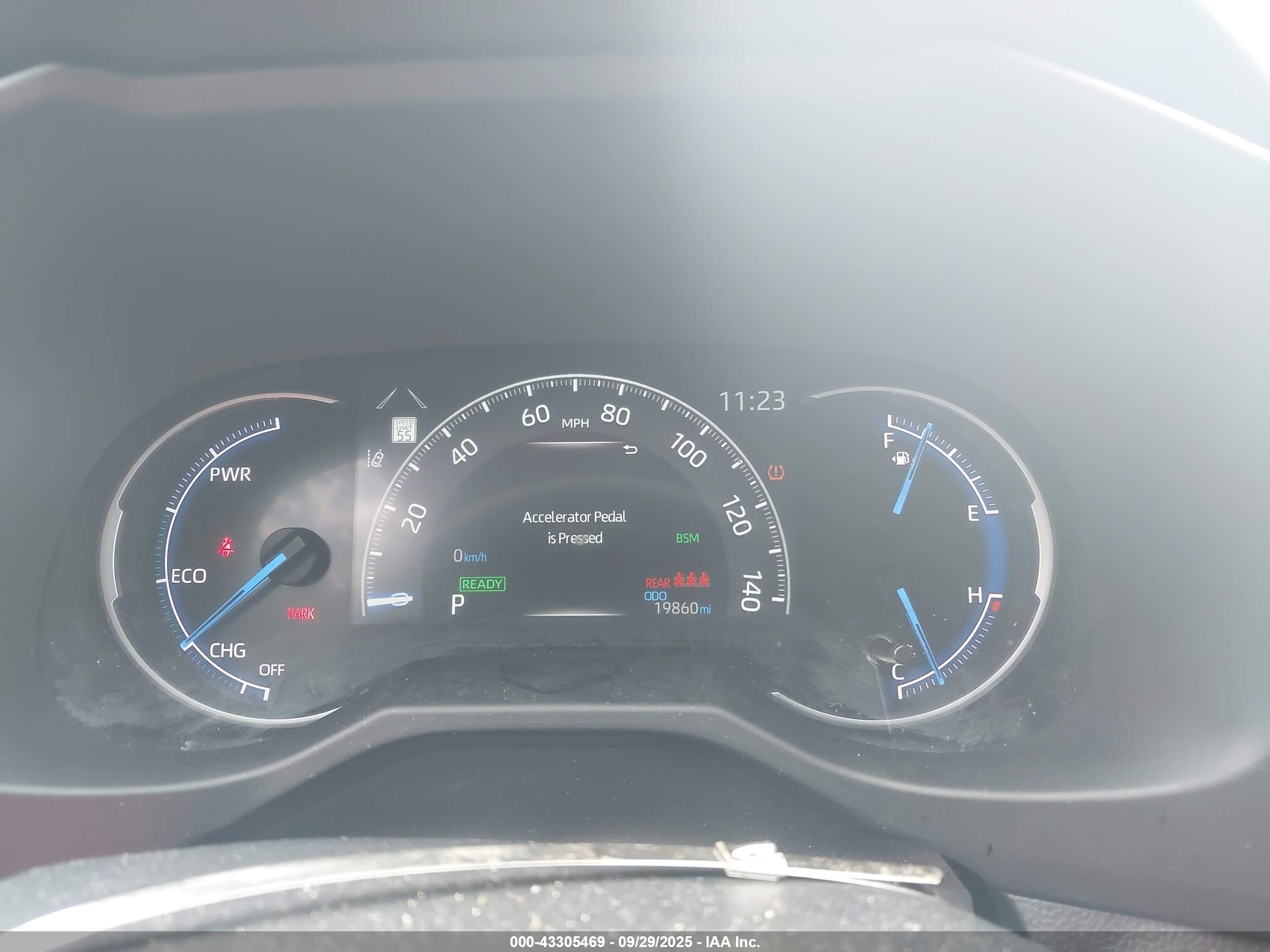 TOYOTA RAV4 image 7