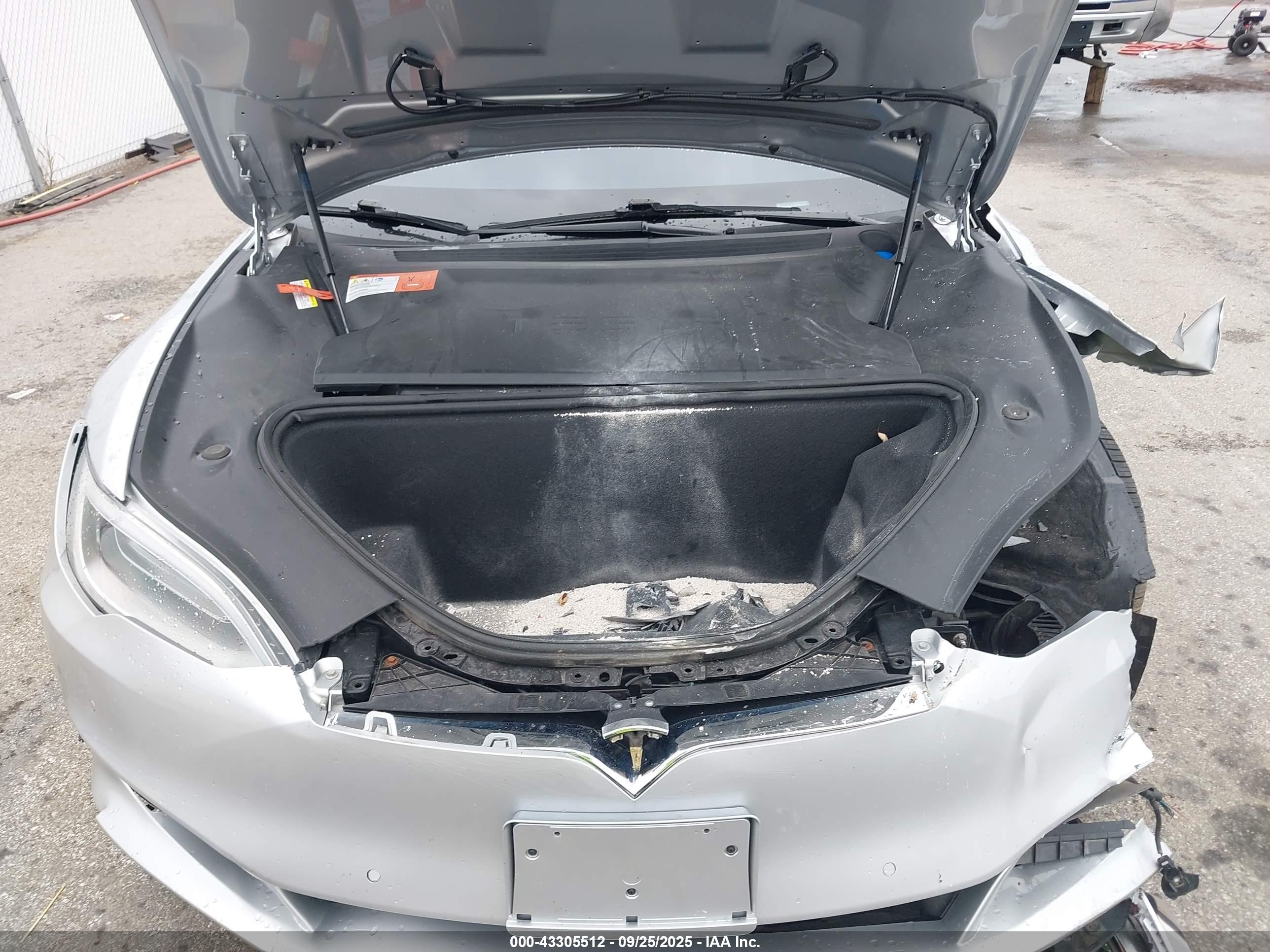TESLA MODEL image 10