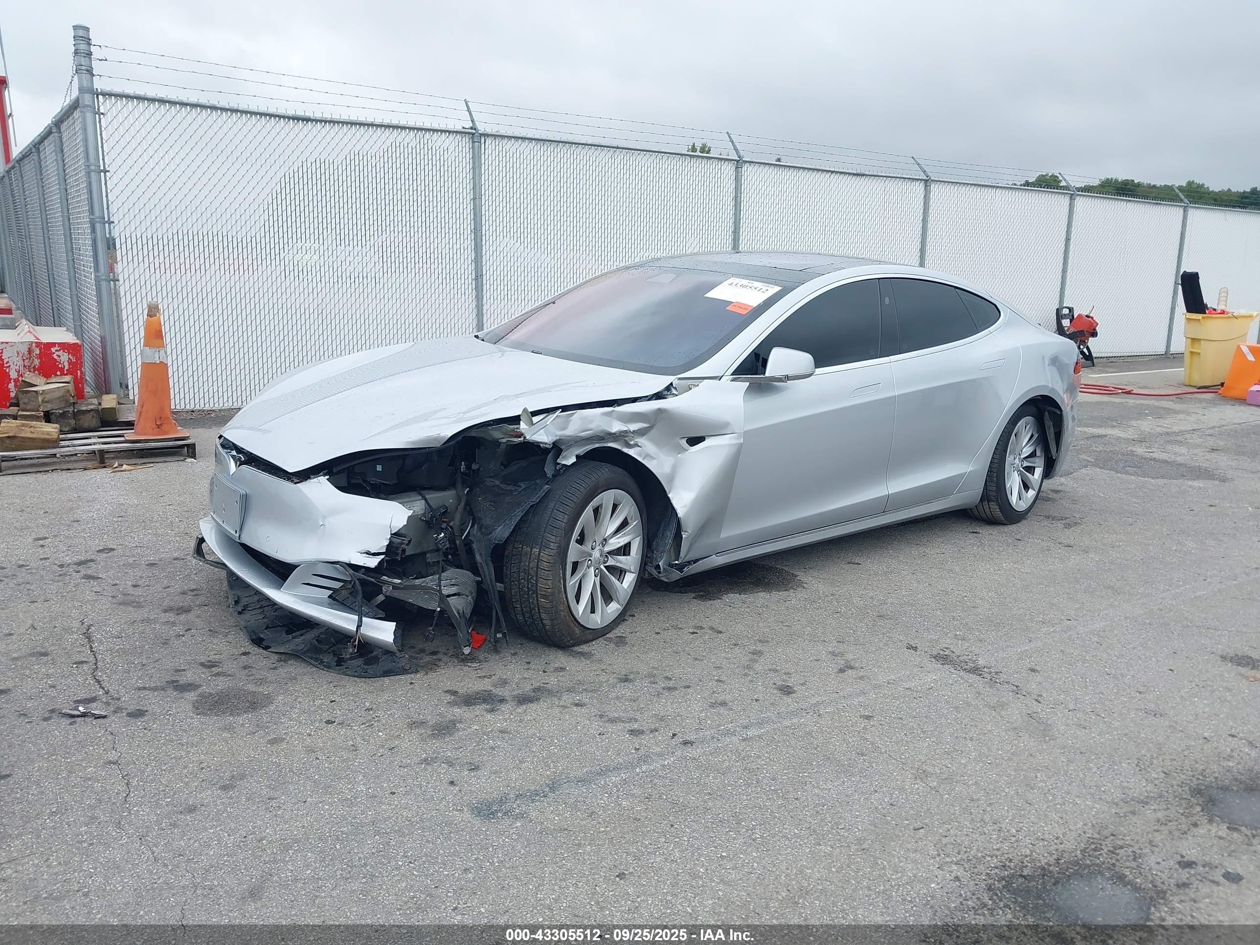 TESLA MODEL image 2