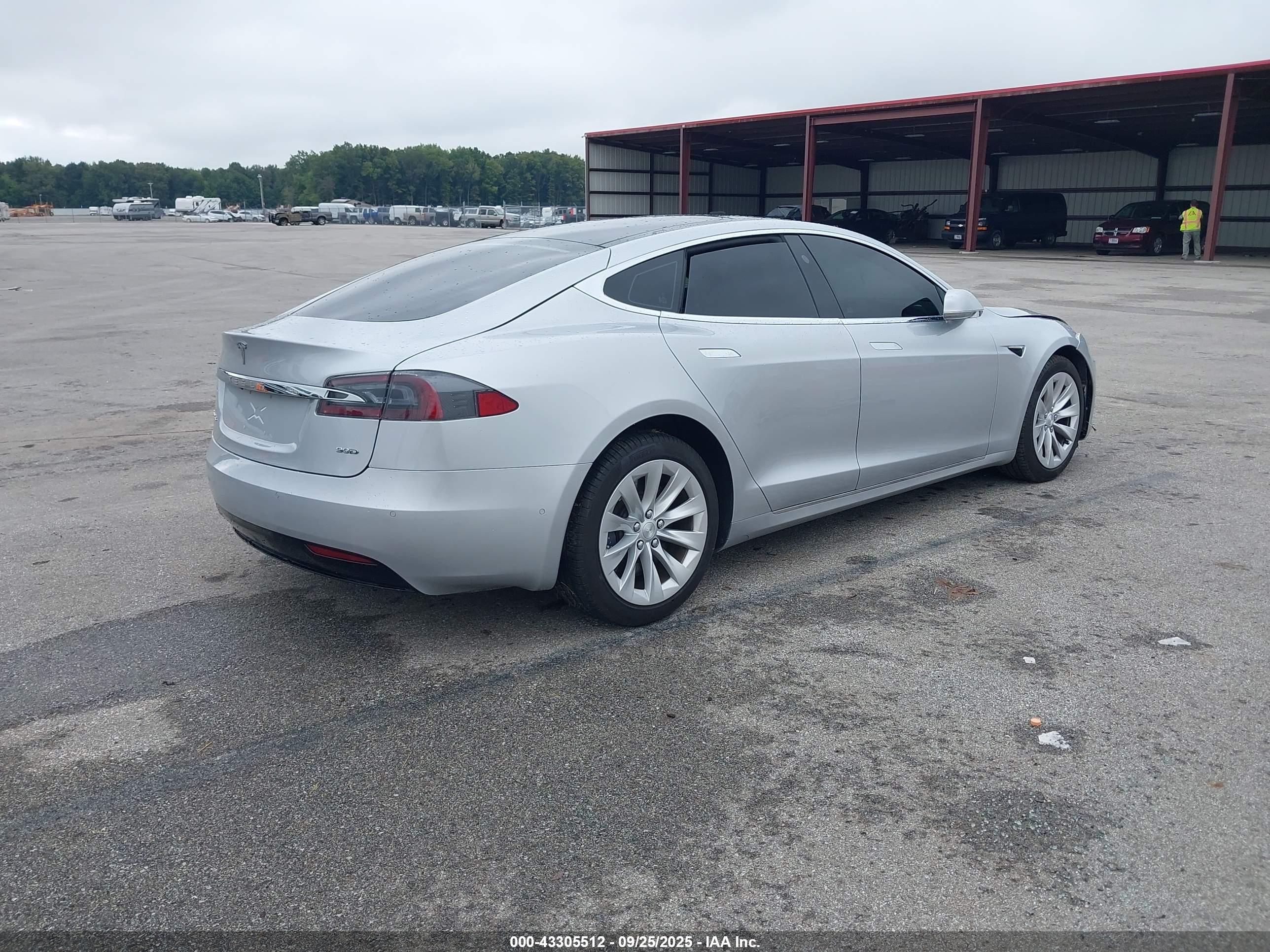 TESLA MODEL image 4