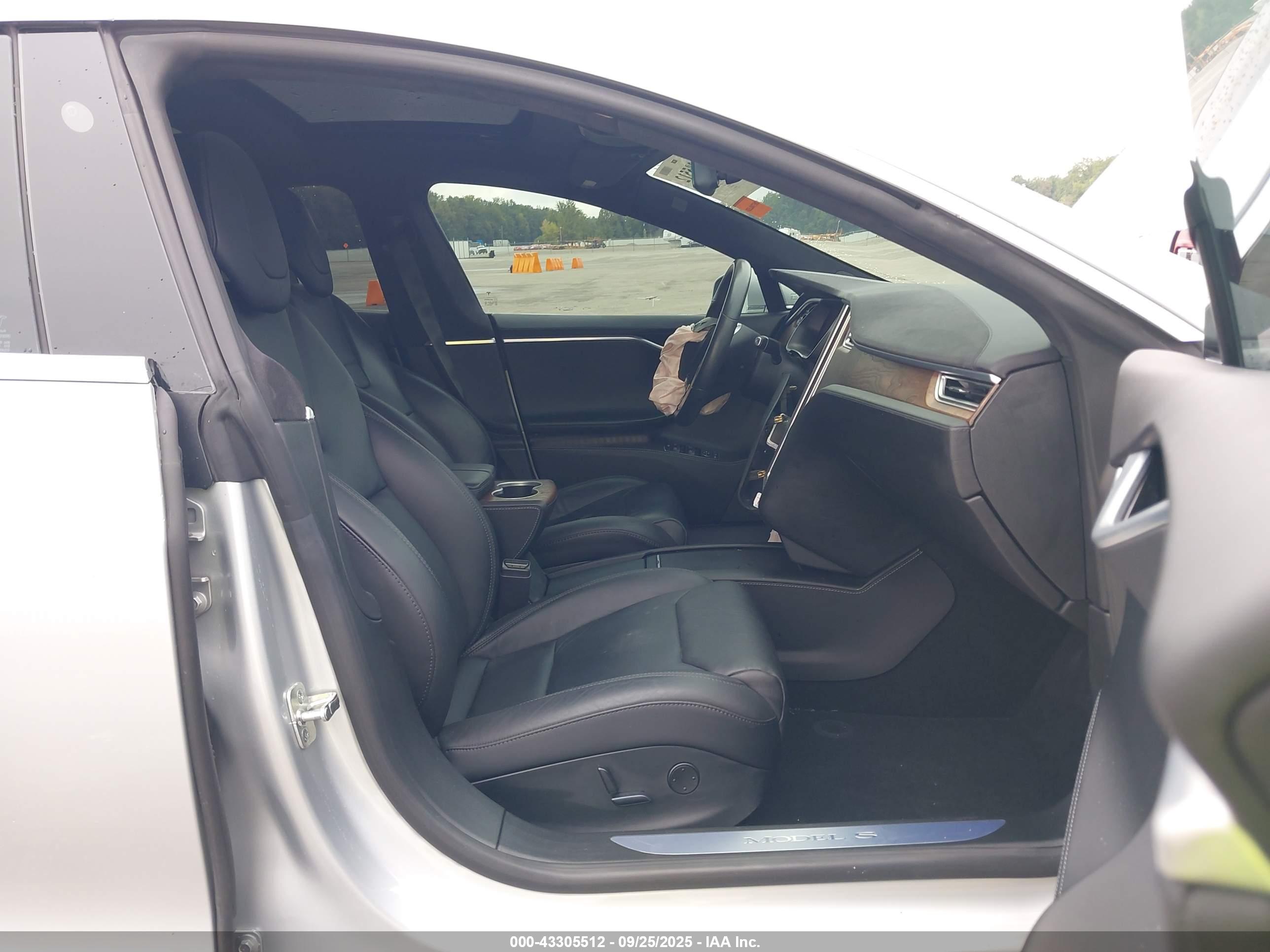 TESLA MODEL image 5