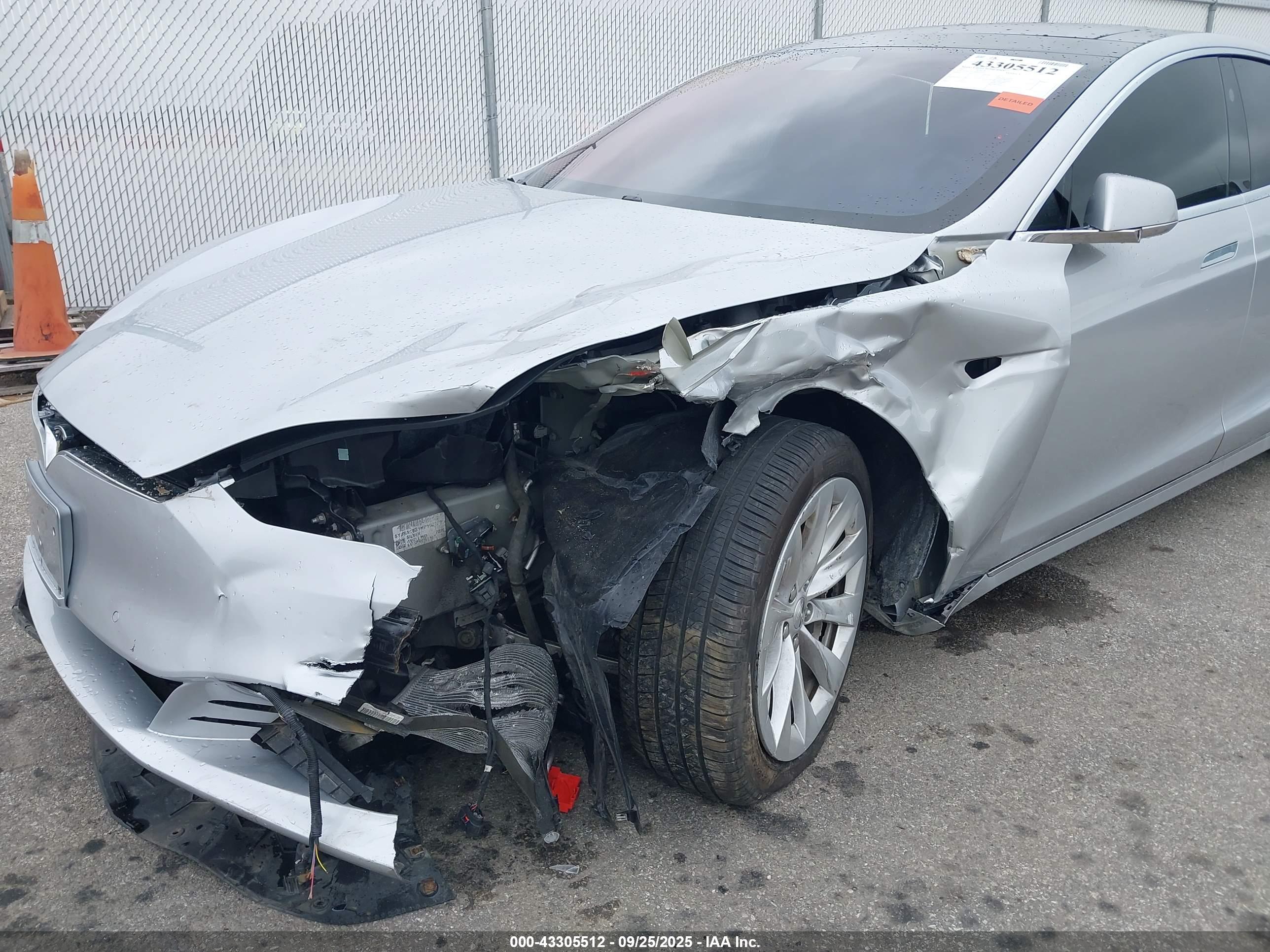 TESLA MODEL image 6