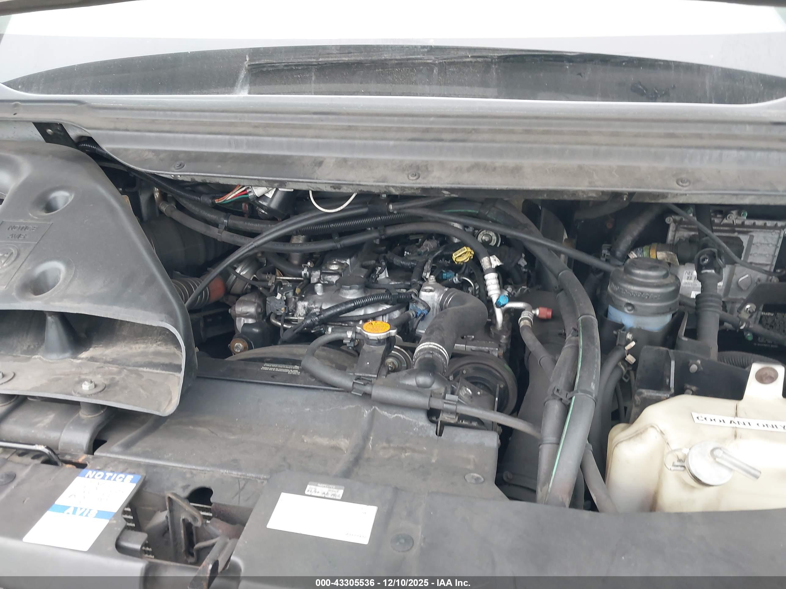 ISUZU NPR image 10