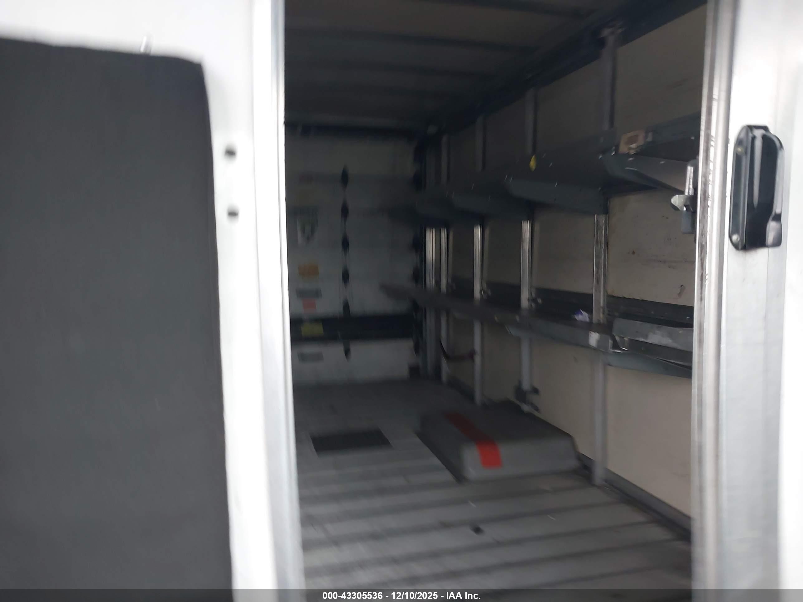 ISUZU NPR image 7