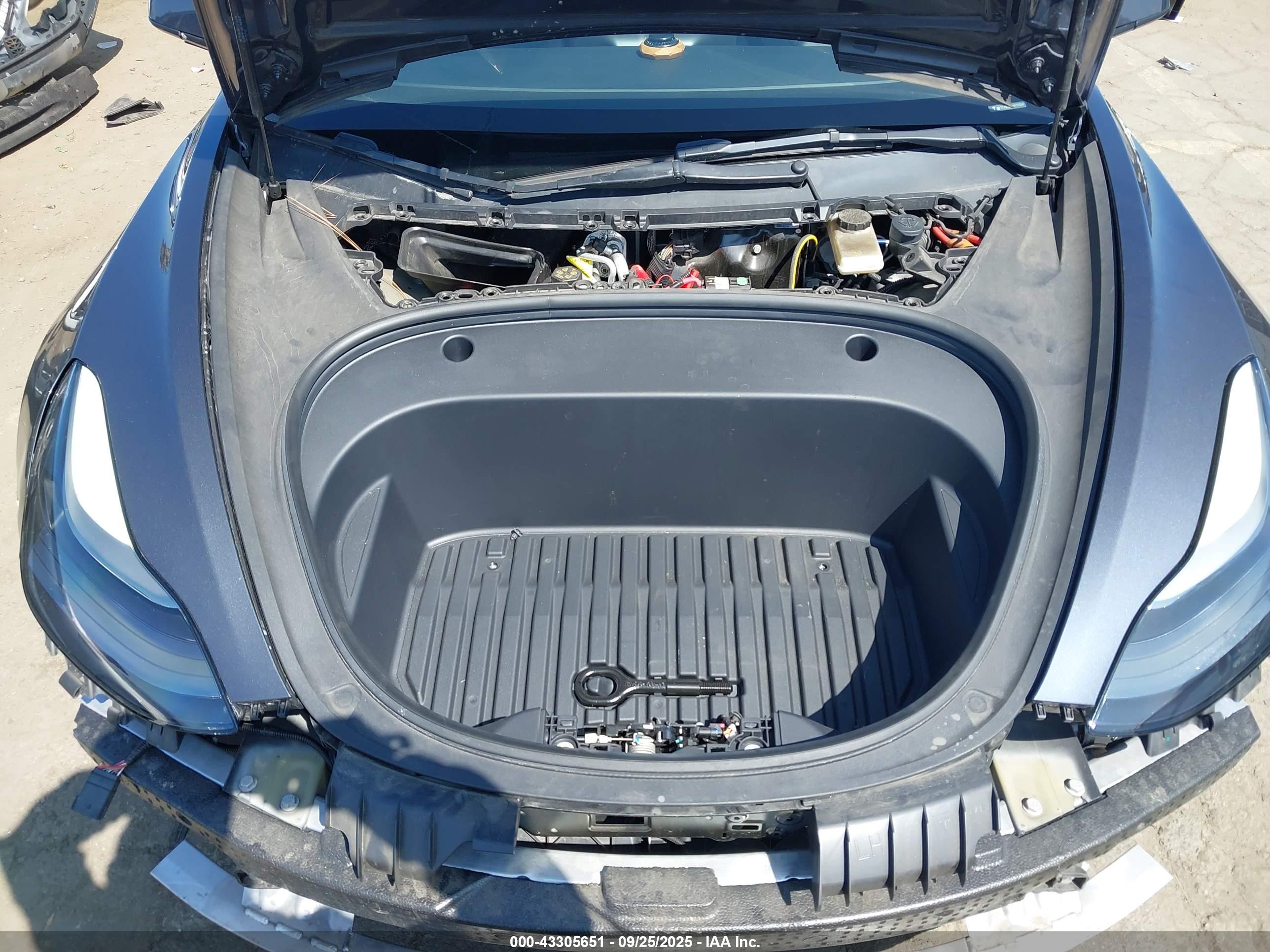 TESLA MODEL image 10