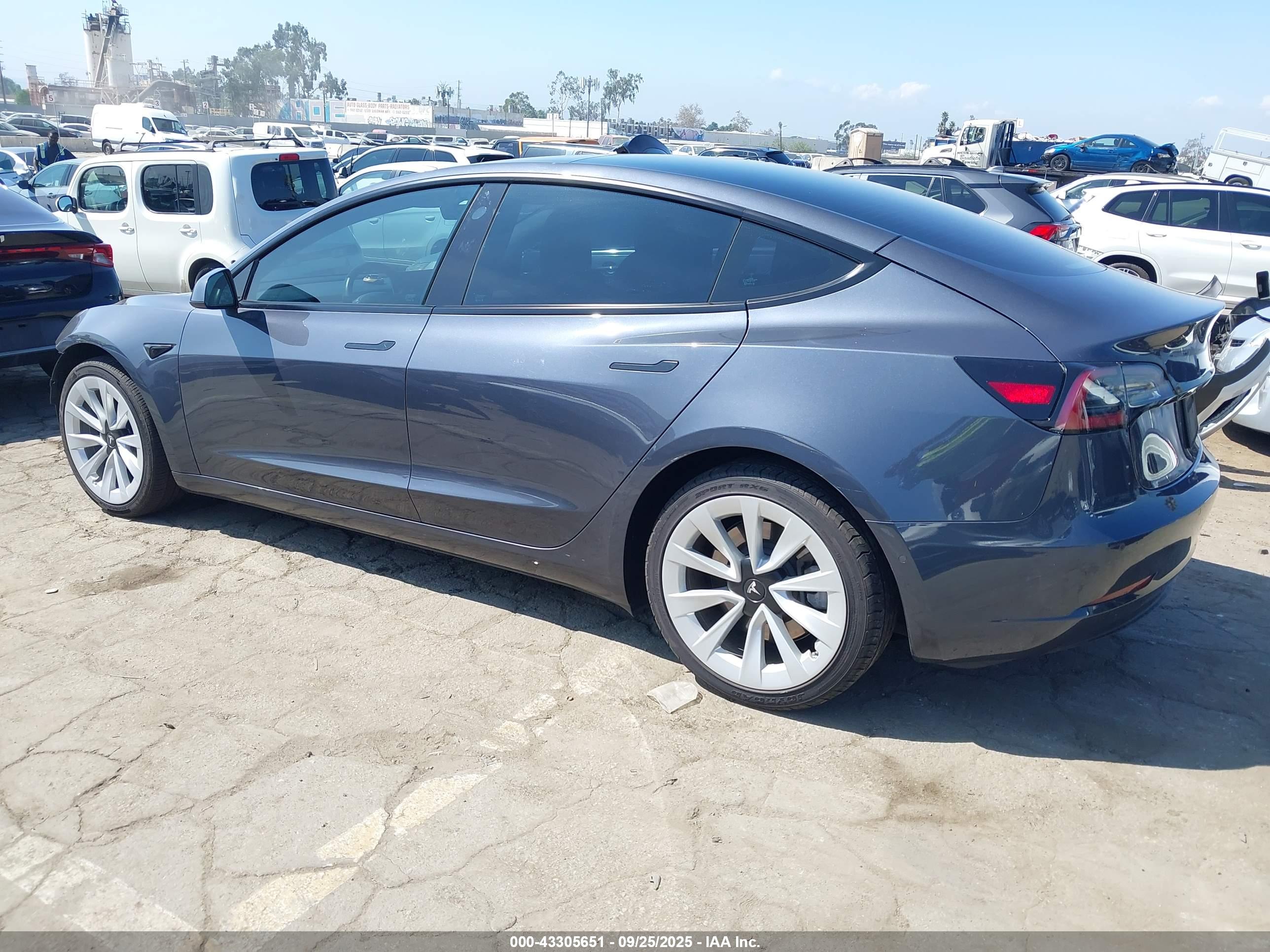 TESLA MODEL image 3