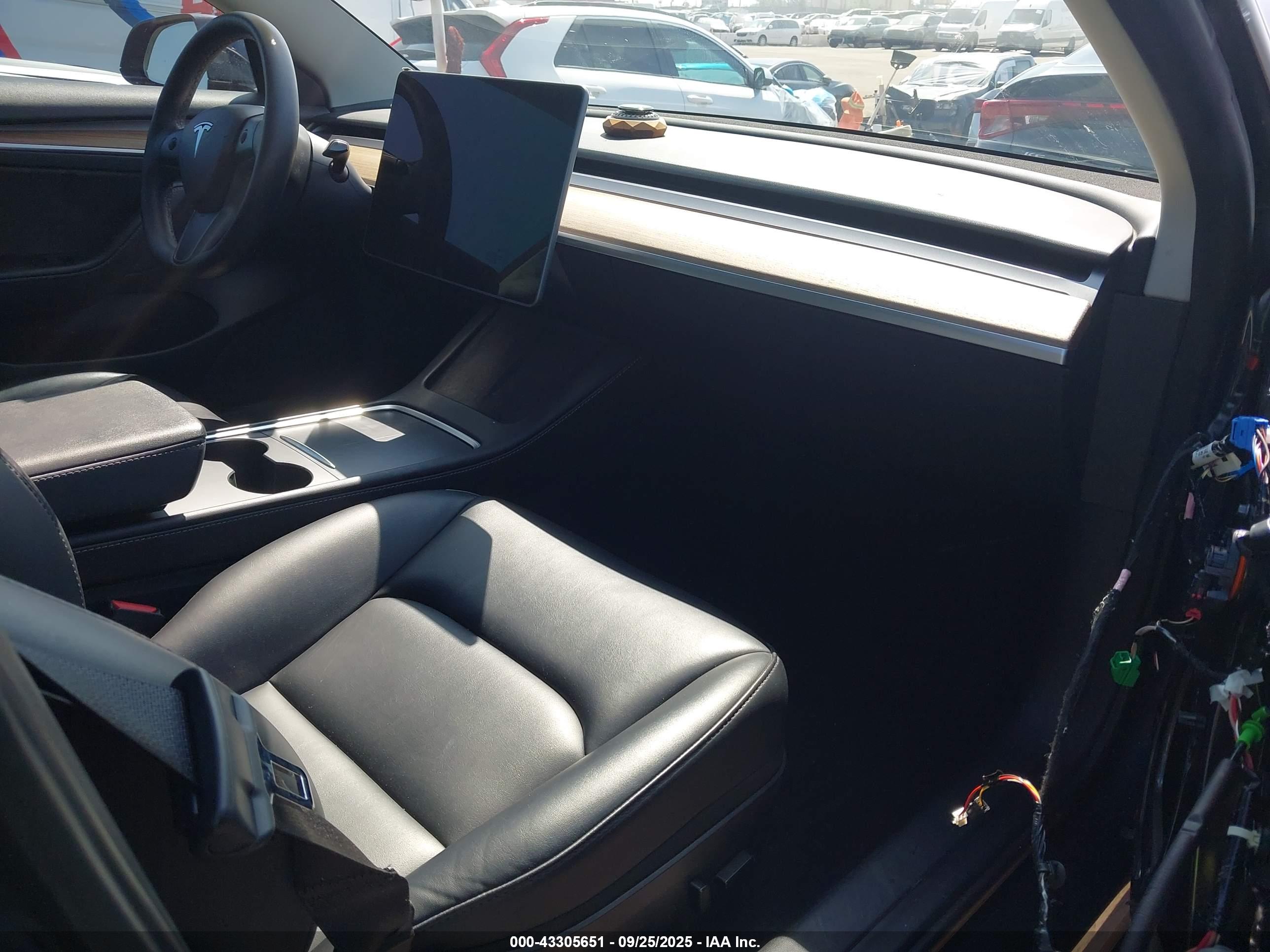 TESLA MODEL image 5