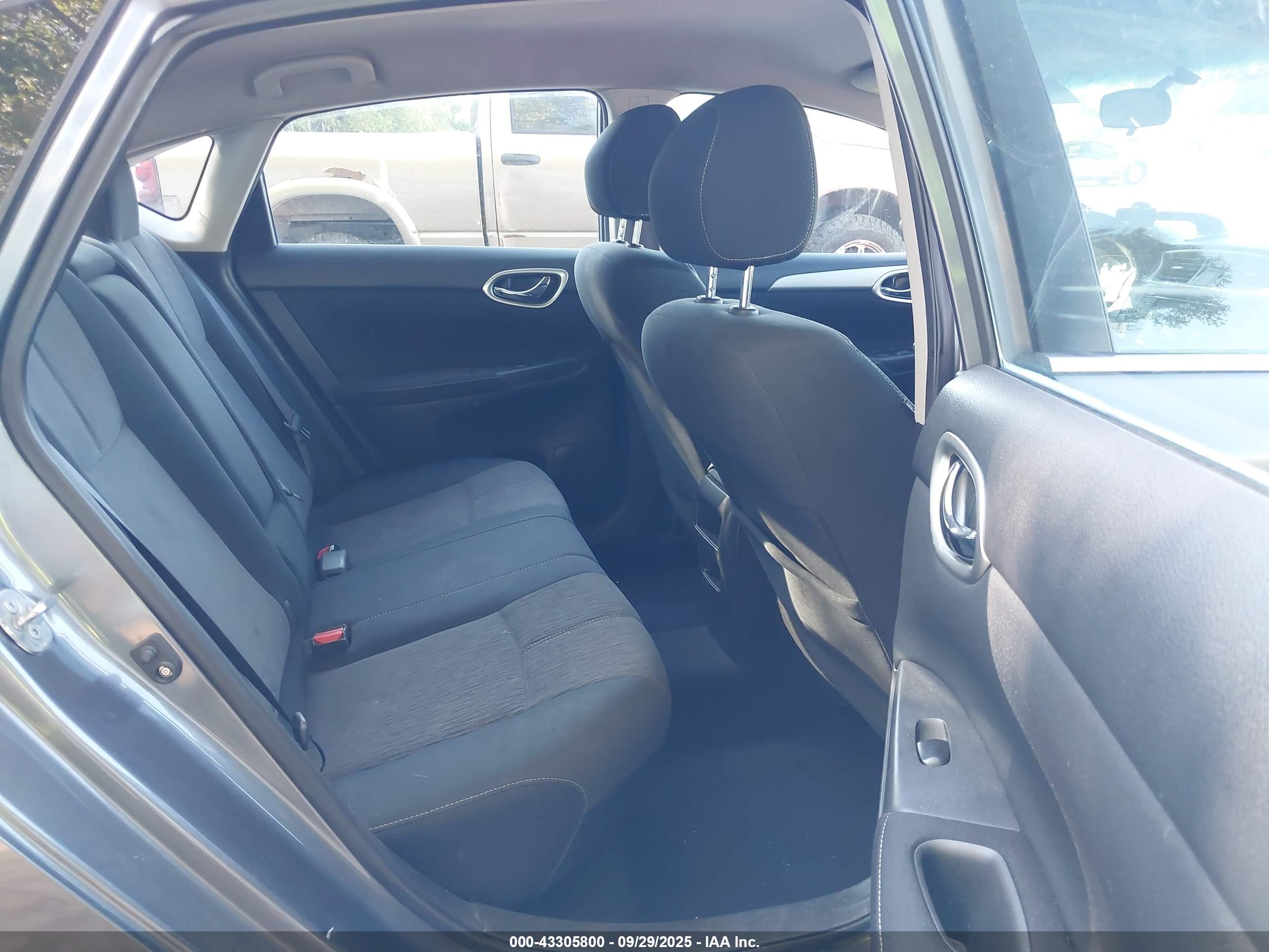 NISSAN SENTRA image 8
