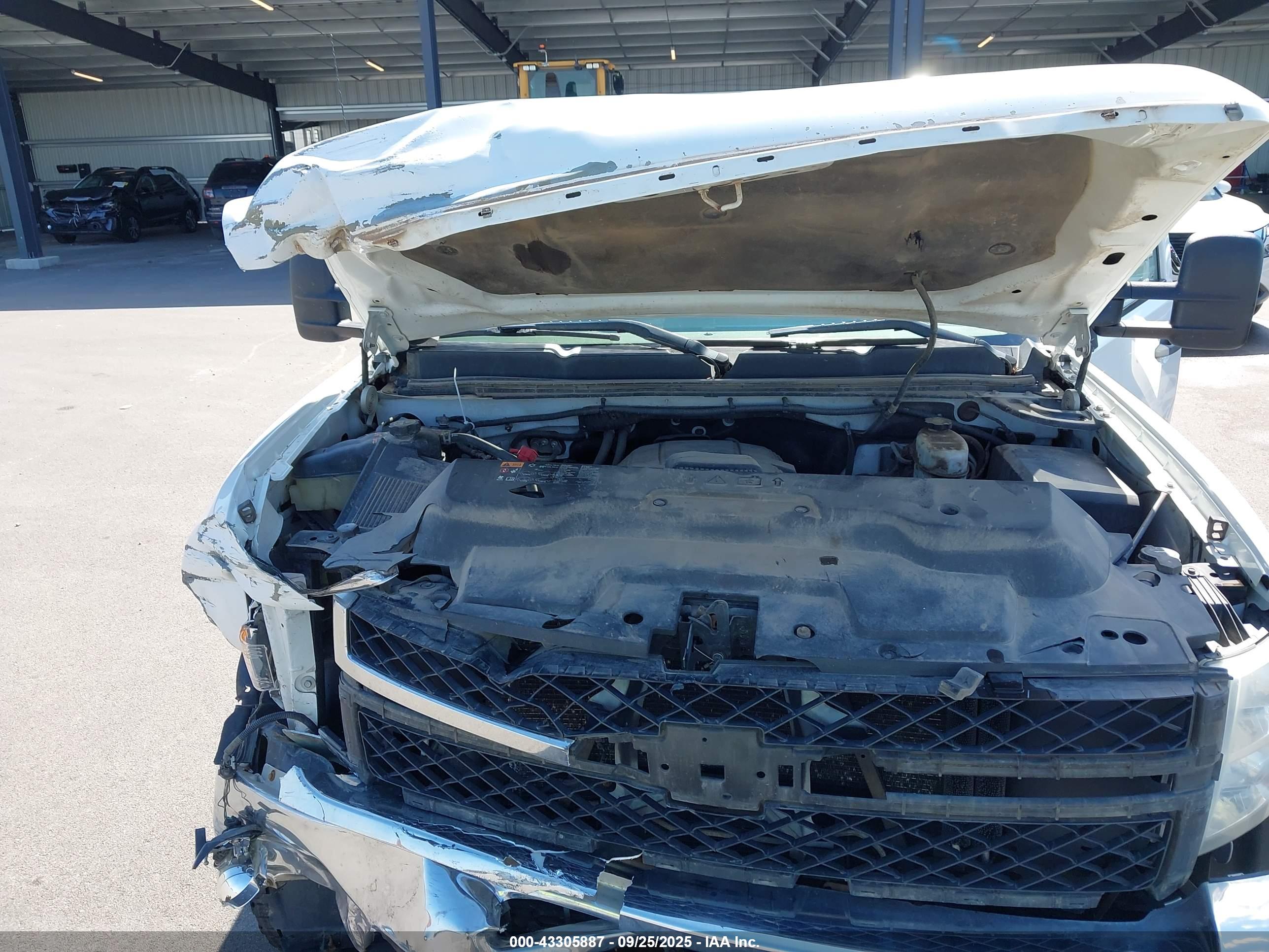 CHEVROLET SILVERADO image 10