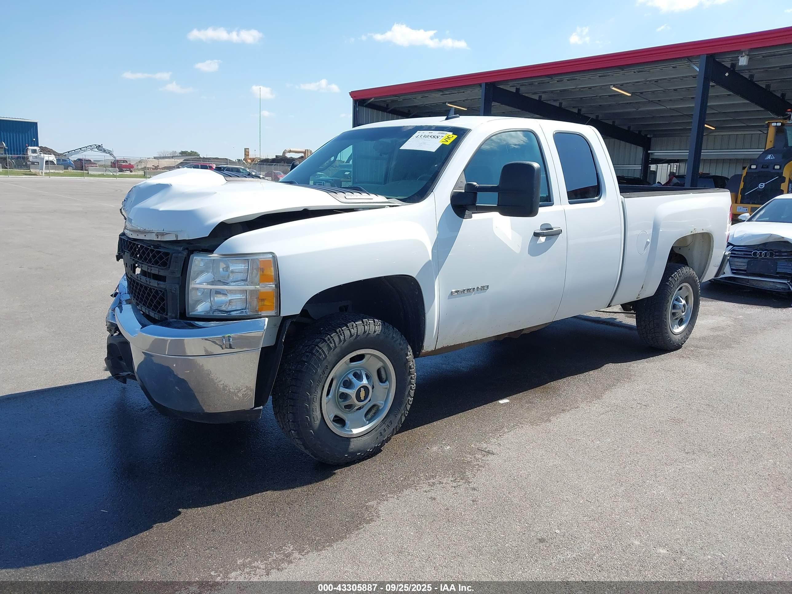 CHEVROLET SILVERADO image 2
