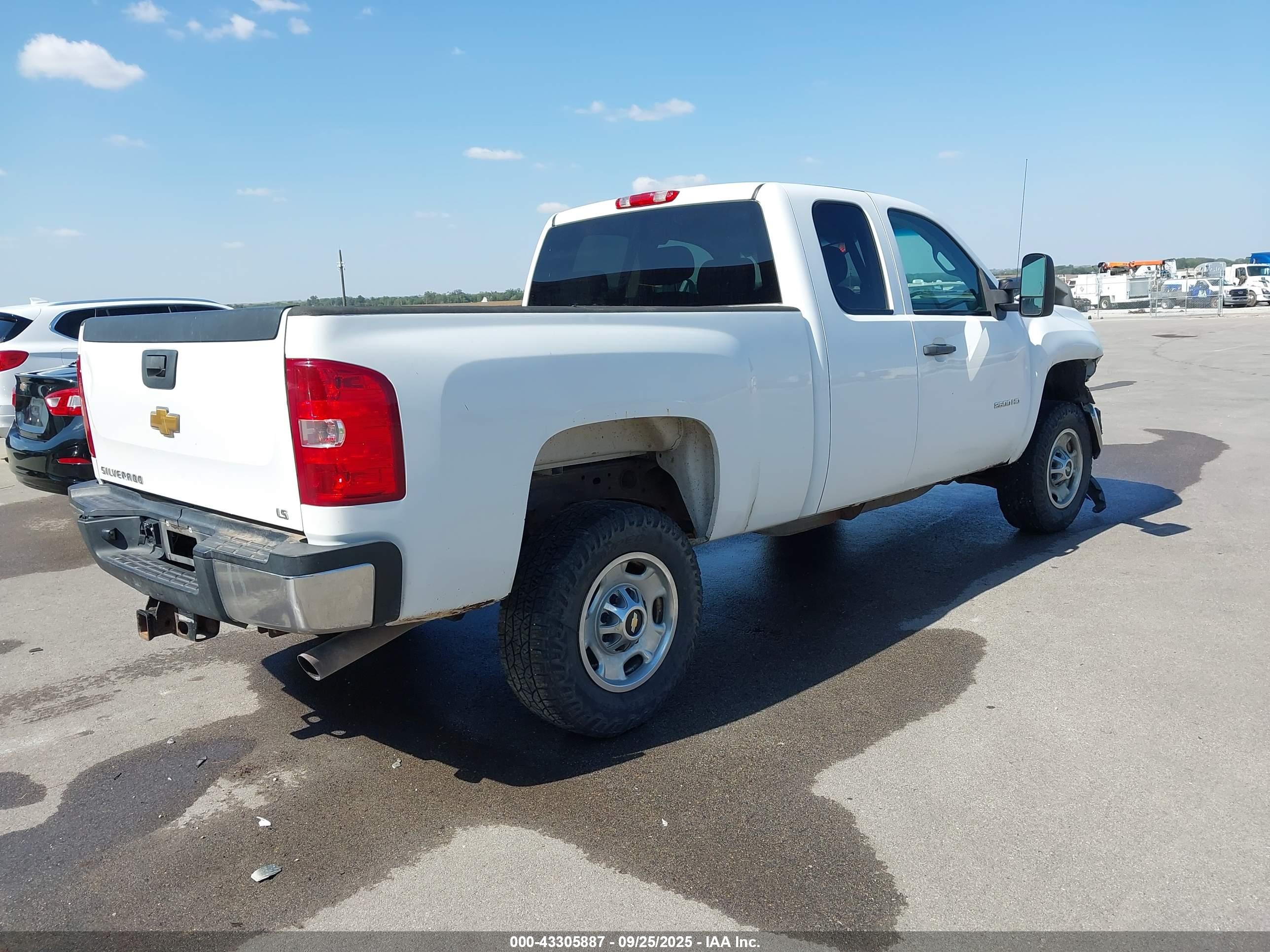 CHEVROLET SILVERADO image 4