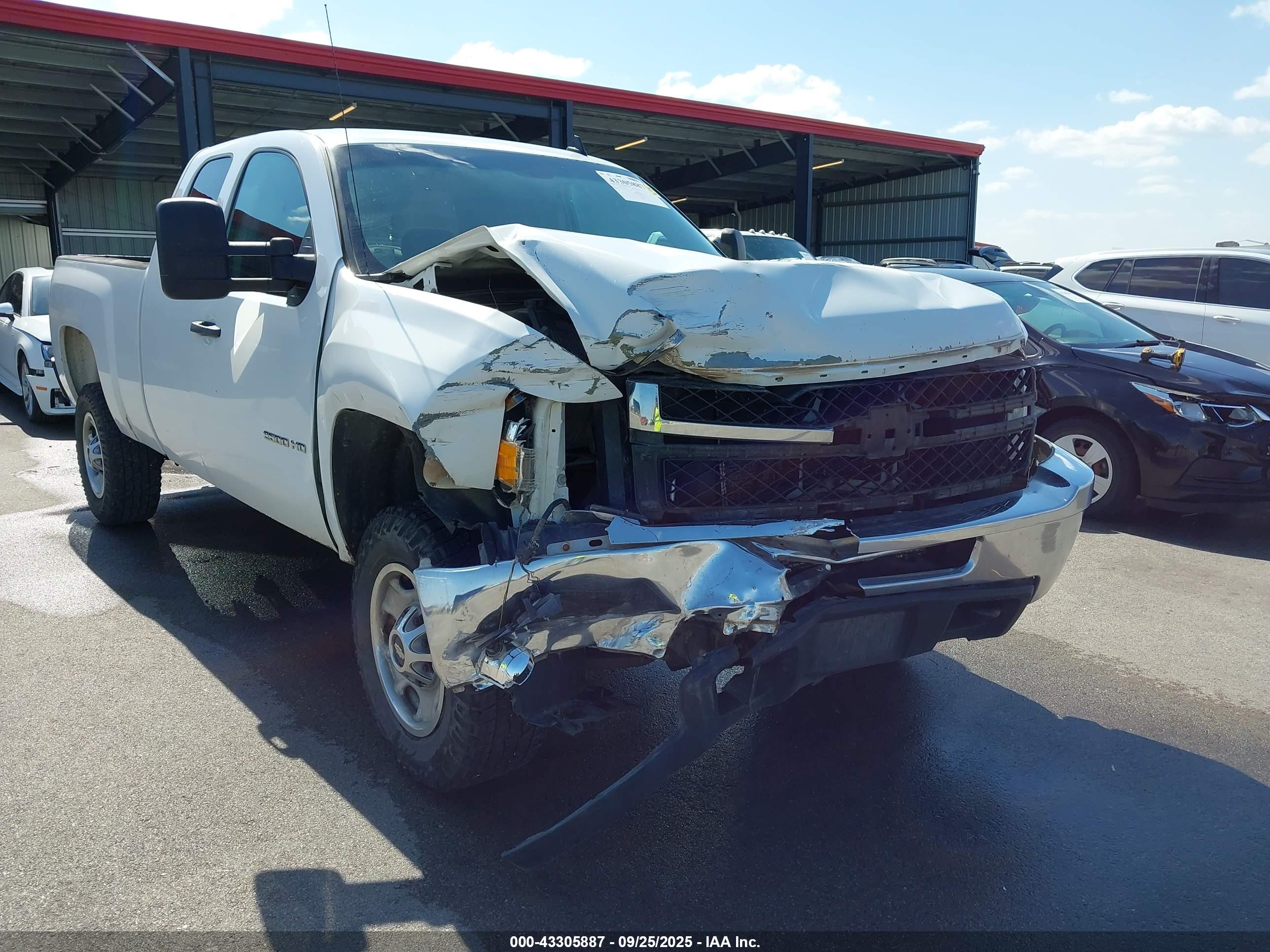 CHEVROLET SILVERADO image 6