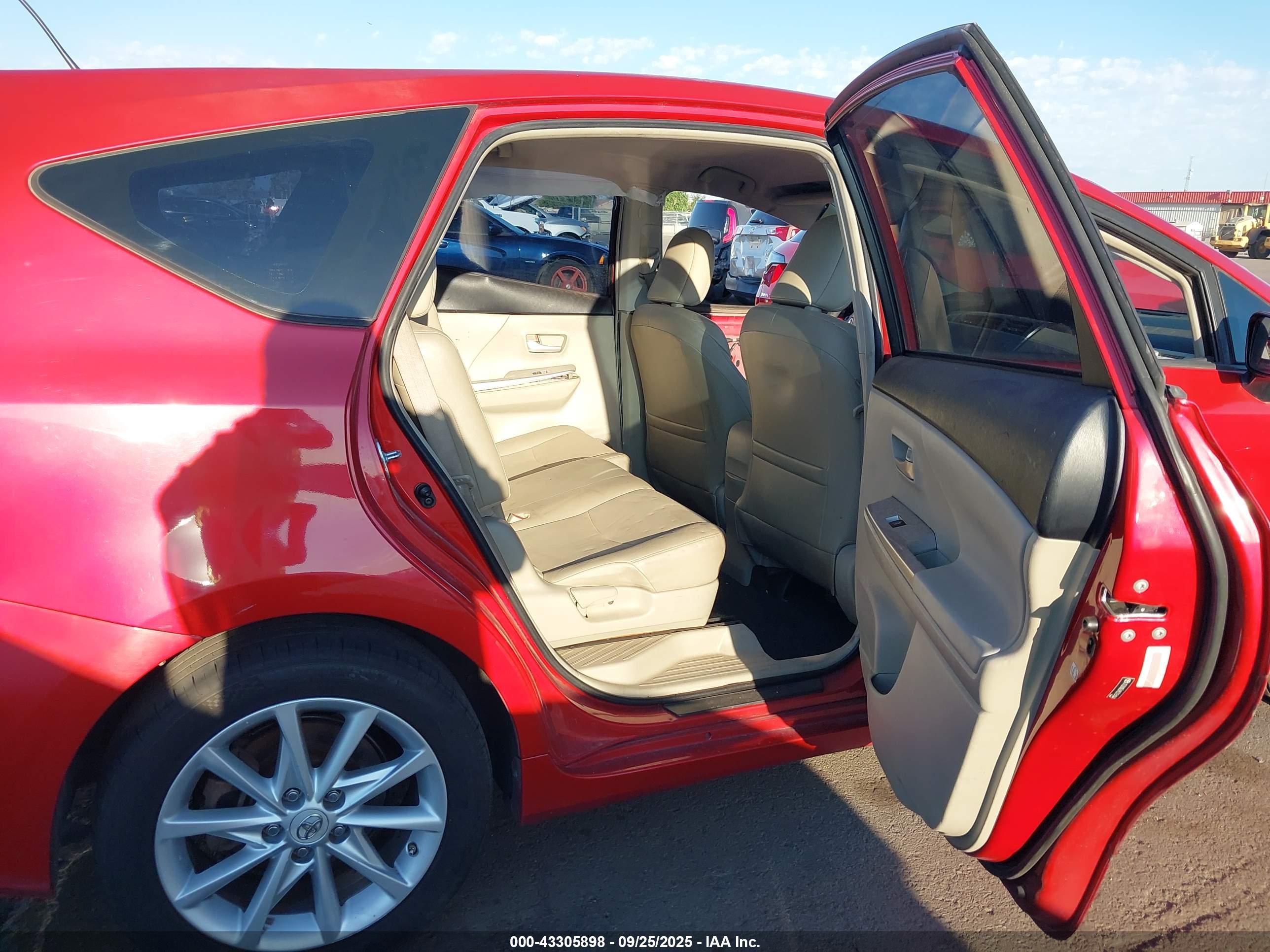 TOYOTA PRIUS image 8