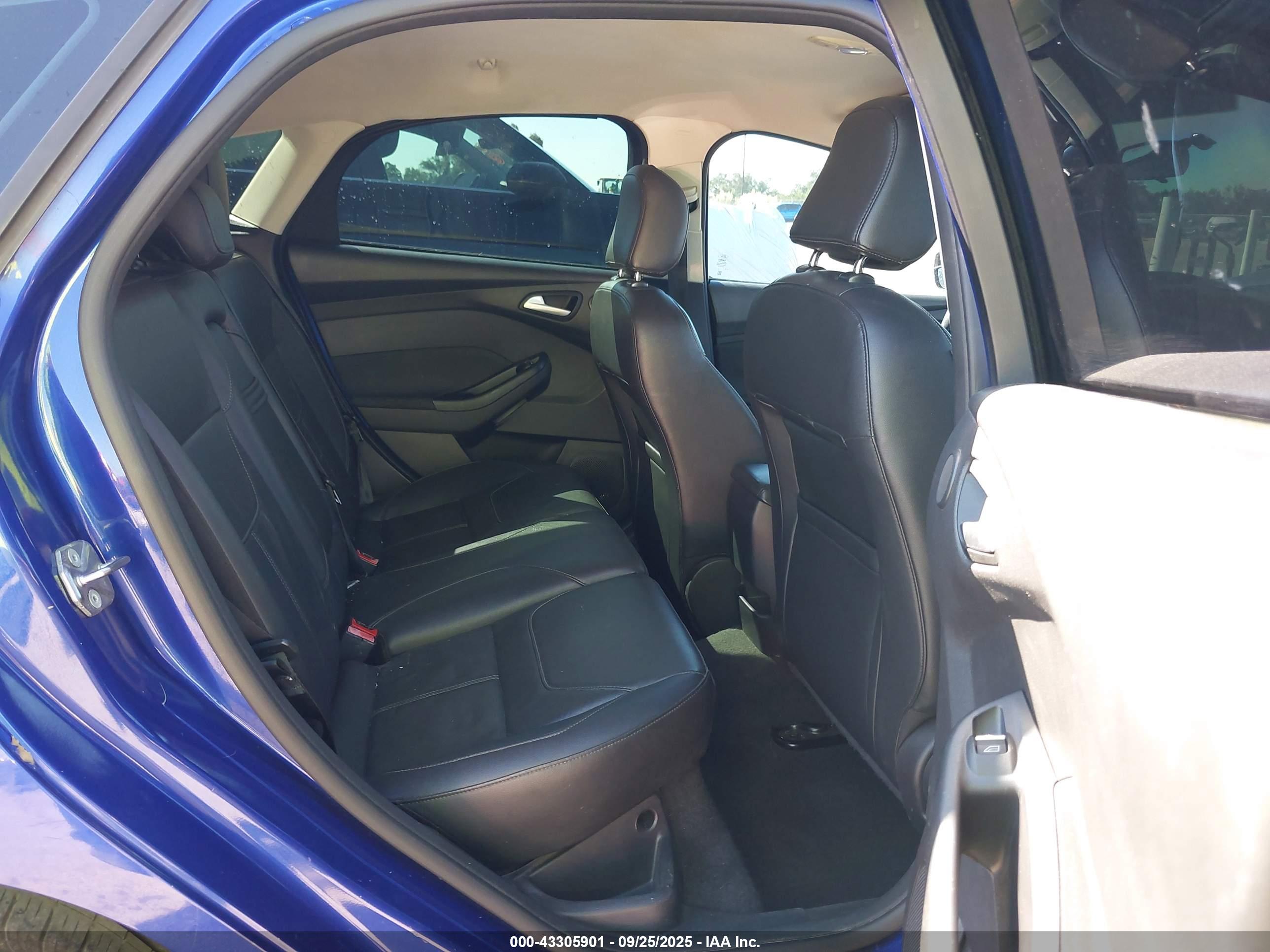 FORD FOCUS image 8