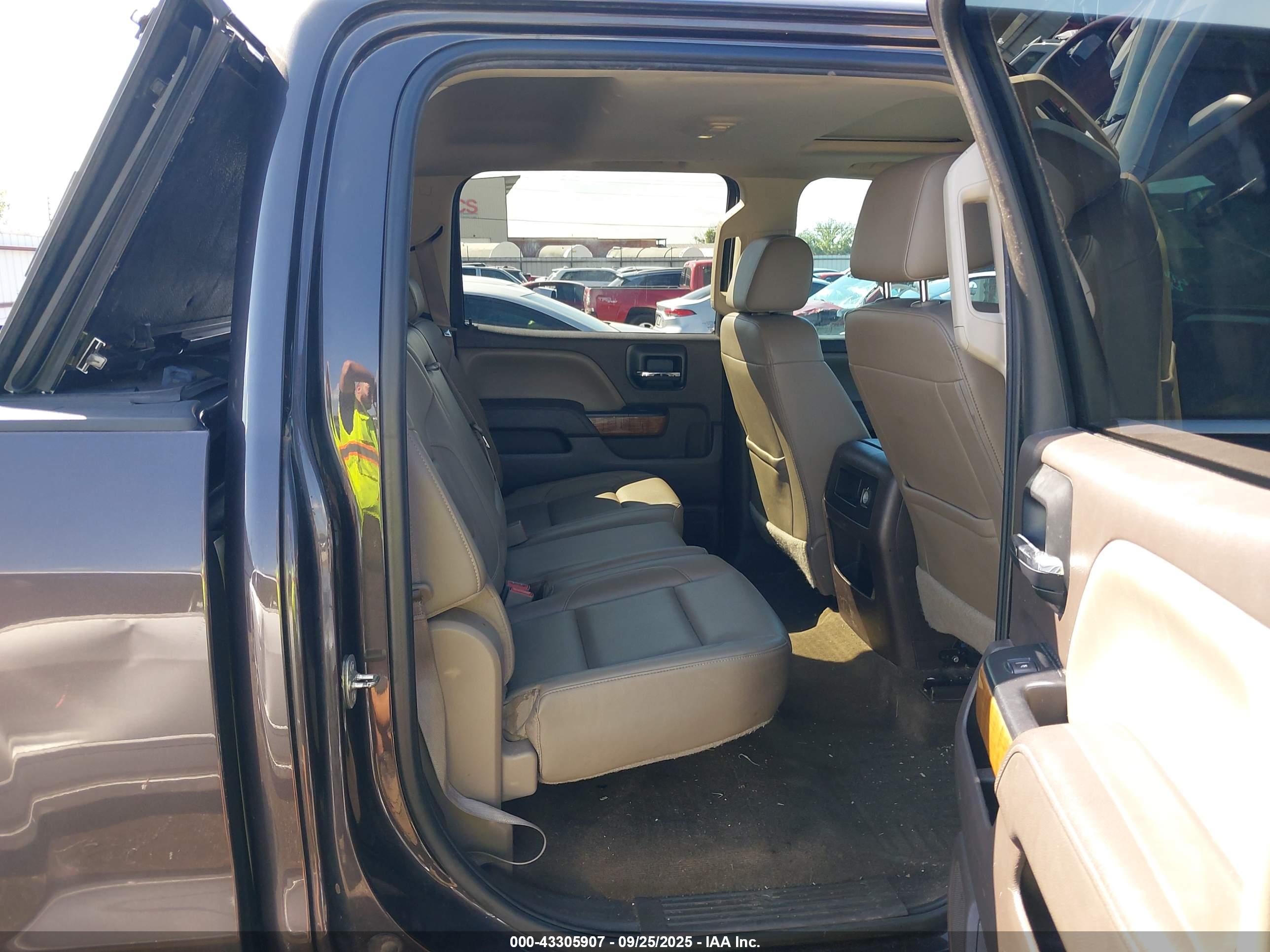 GMC SIERRA image 8