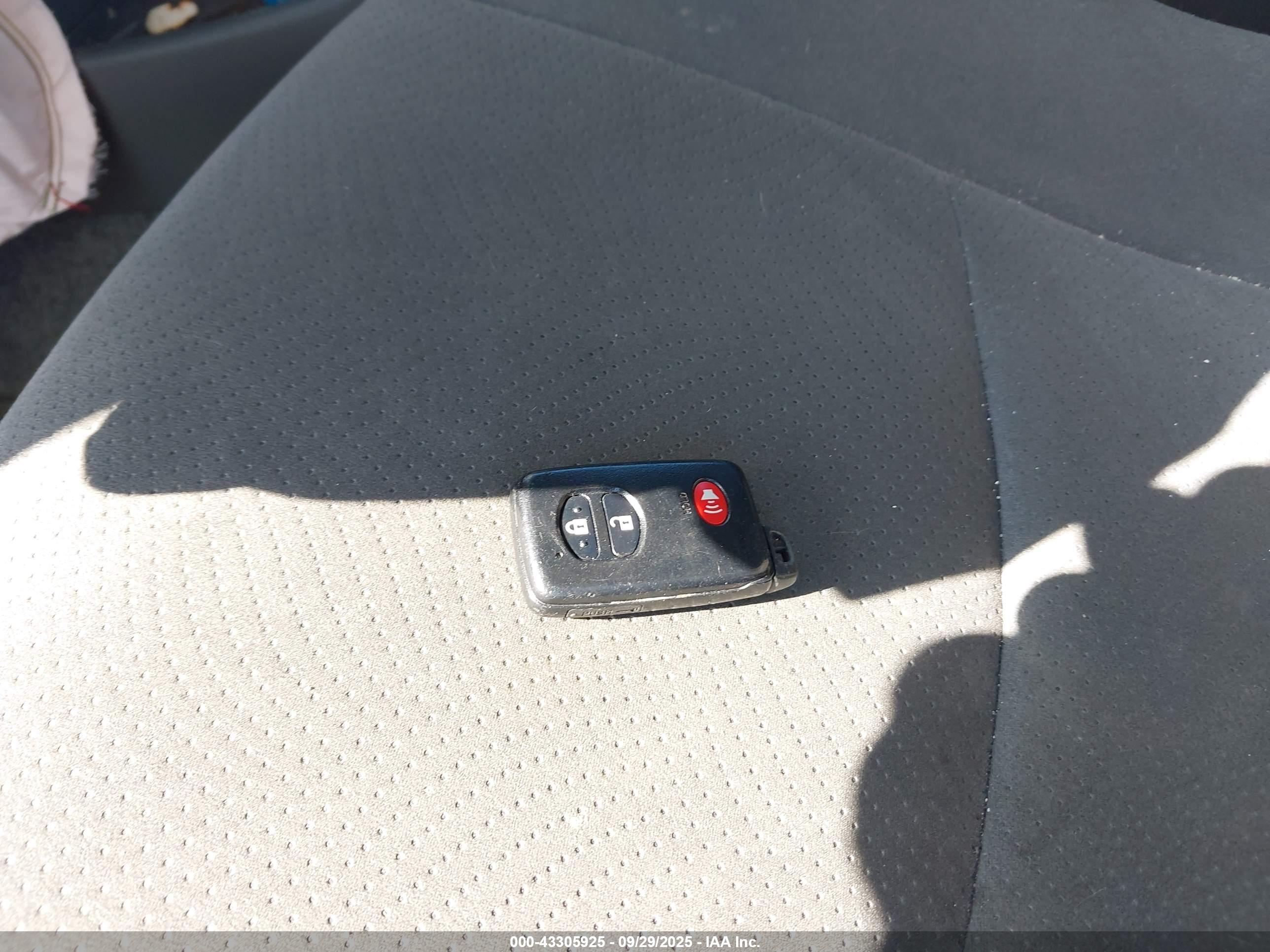TOYOTA PRIUS image 11
