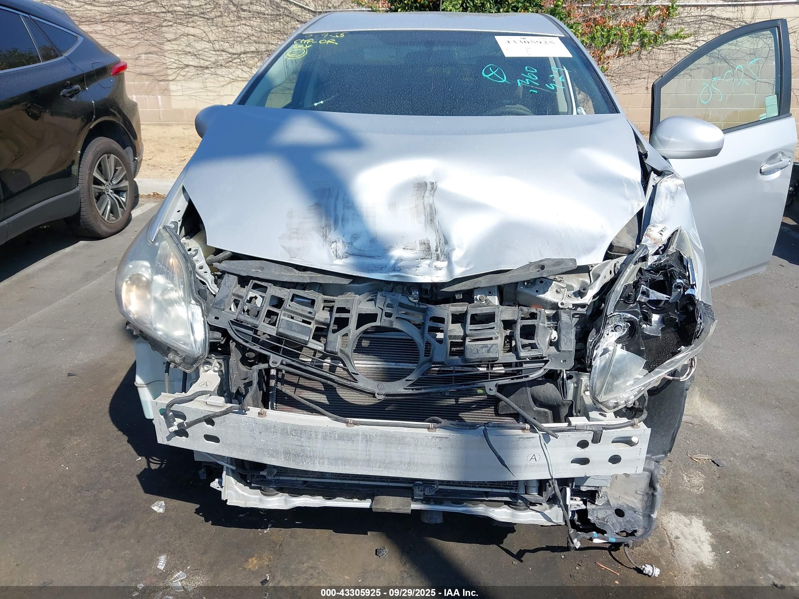 TOYOTA PRIUS image 6