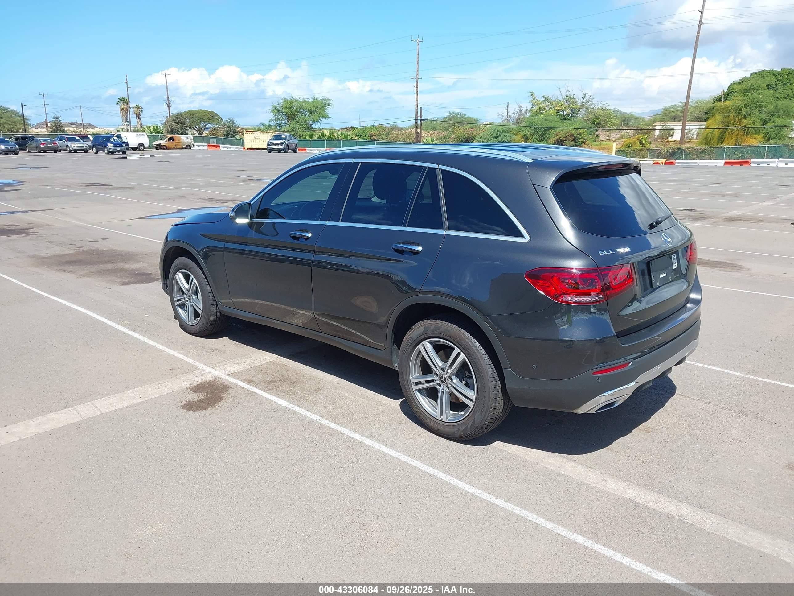 MERCEDES-BENZ GLC image 3