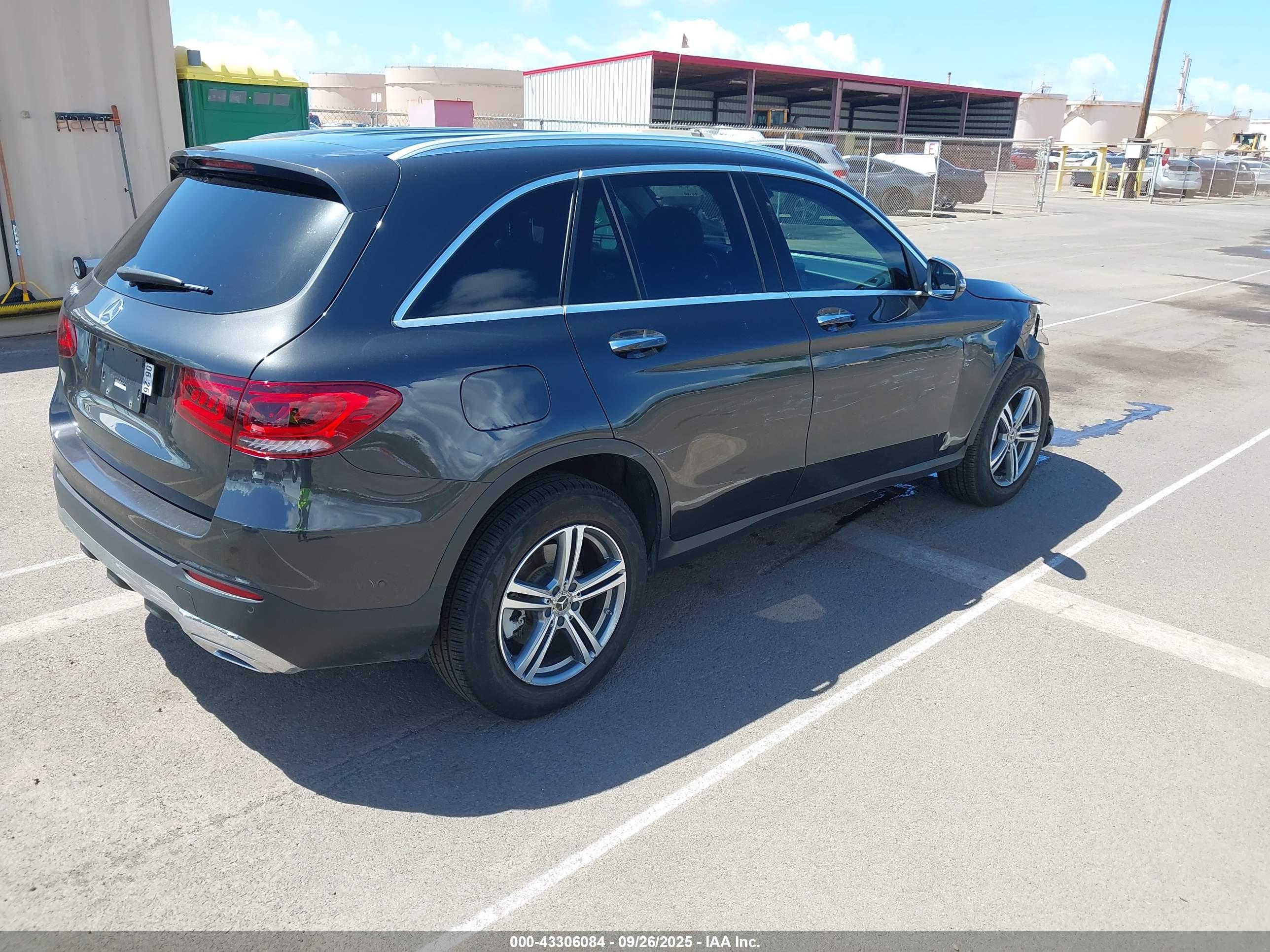 MERCEDES-BENZ GLC image 4