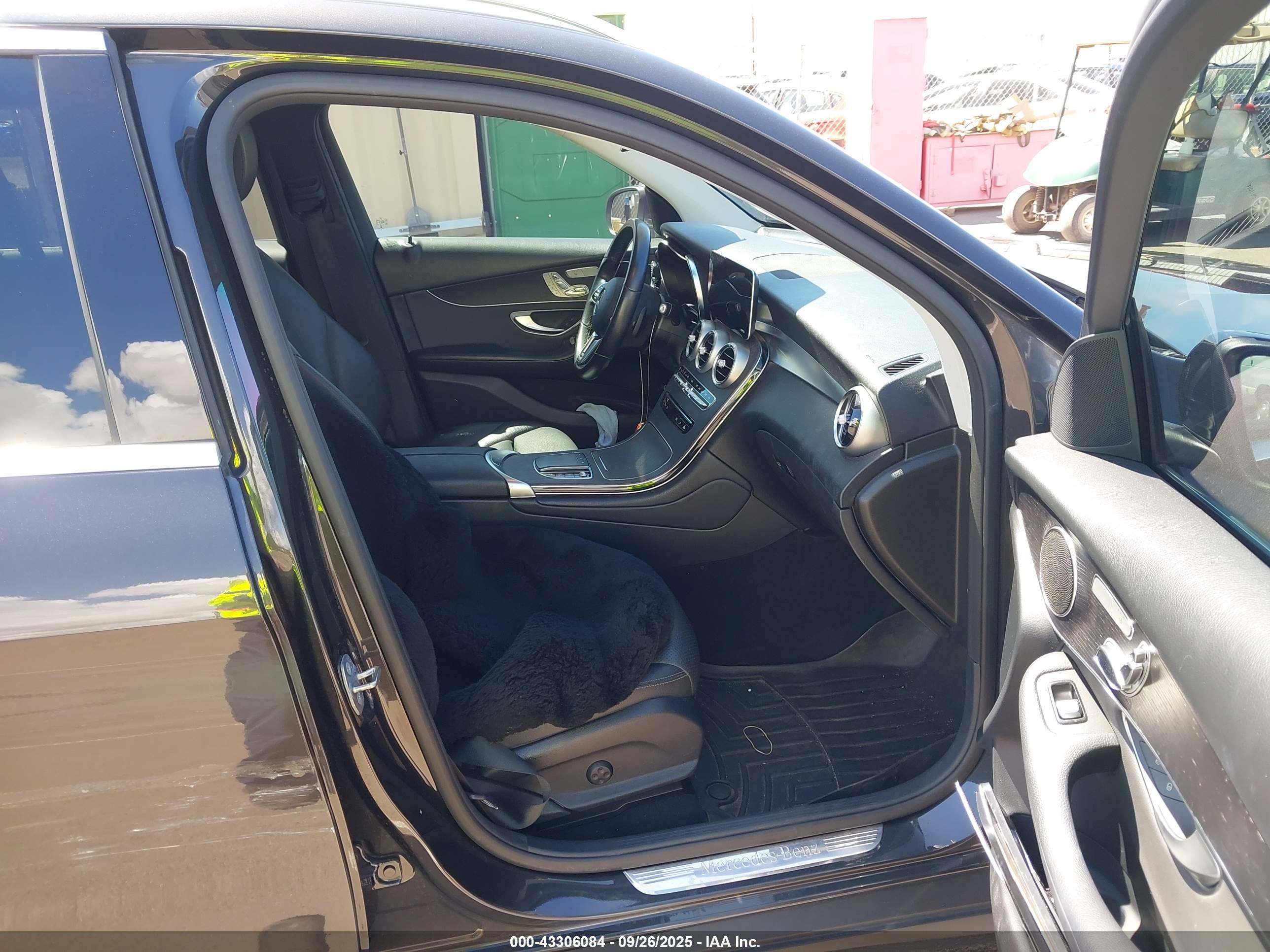 MERCEDES-BENZ GLC image 5