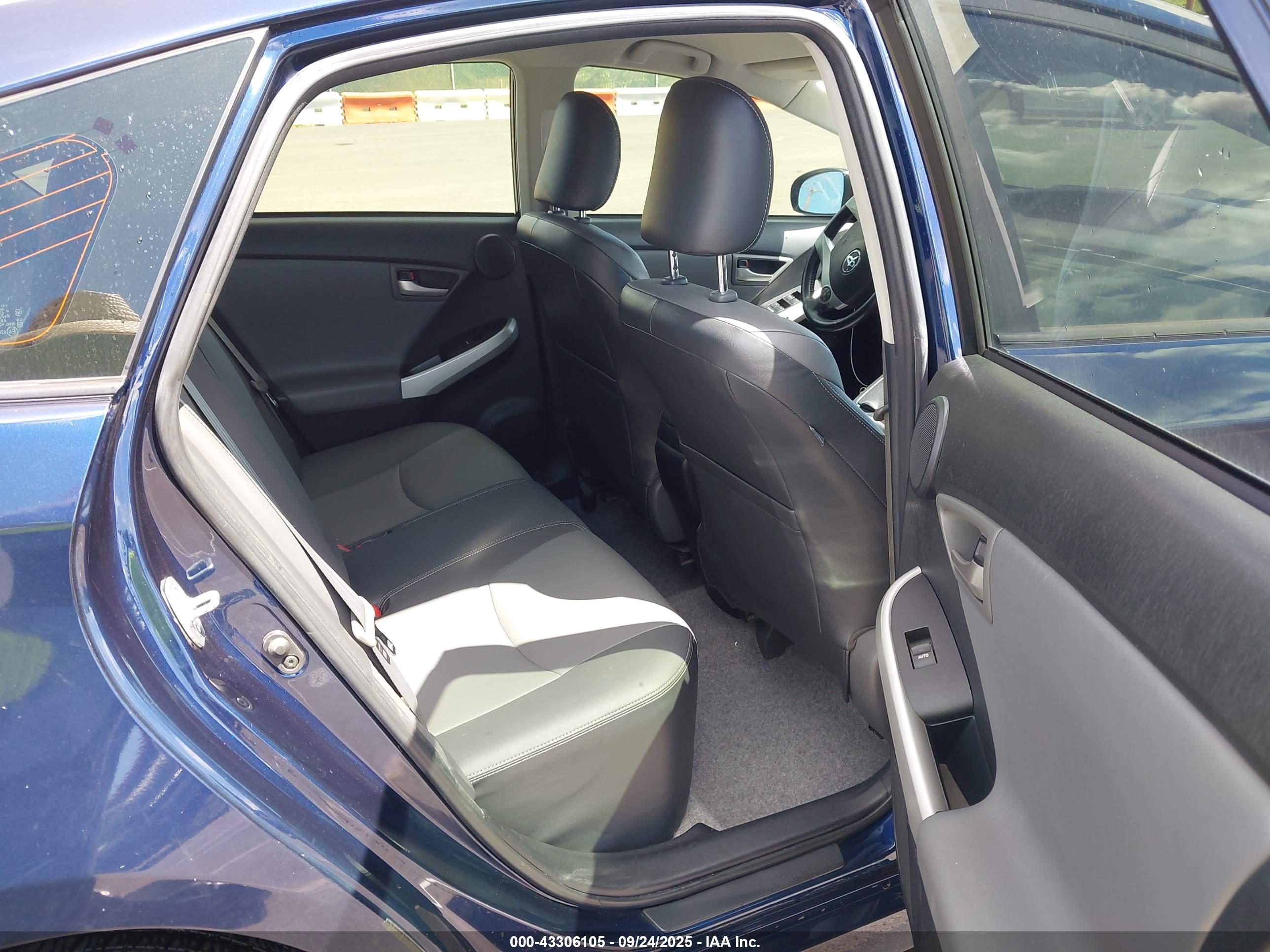 TOYOTA PRIUS image 8