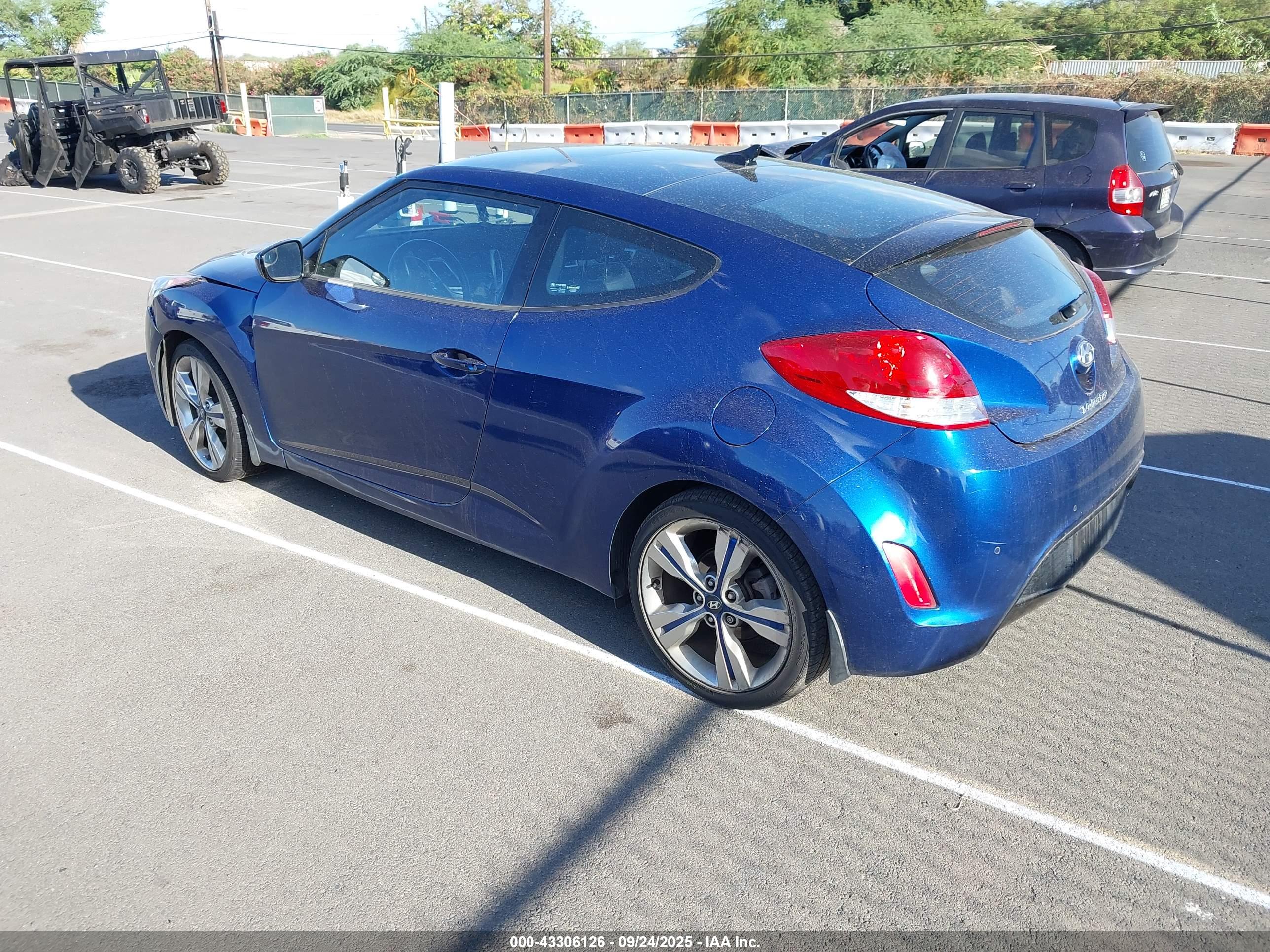 HYUNDAI VELOSTER image 3