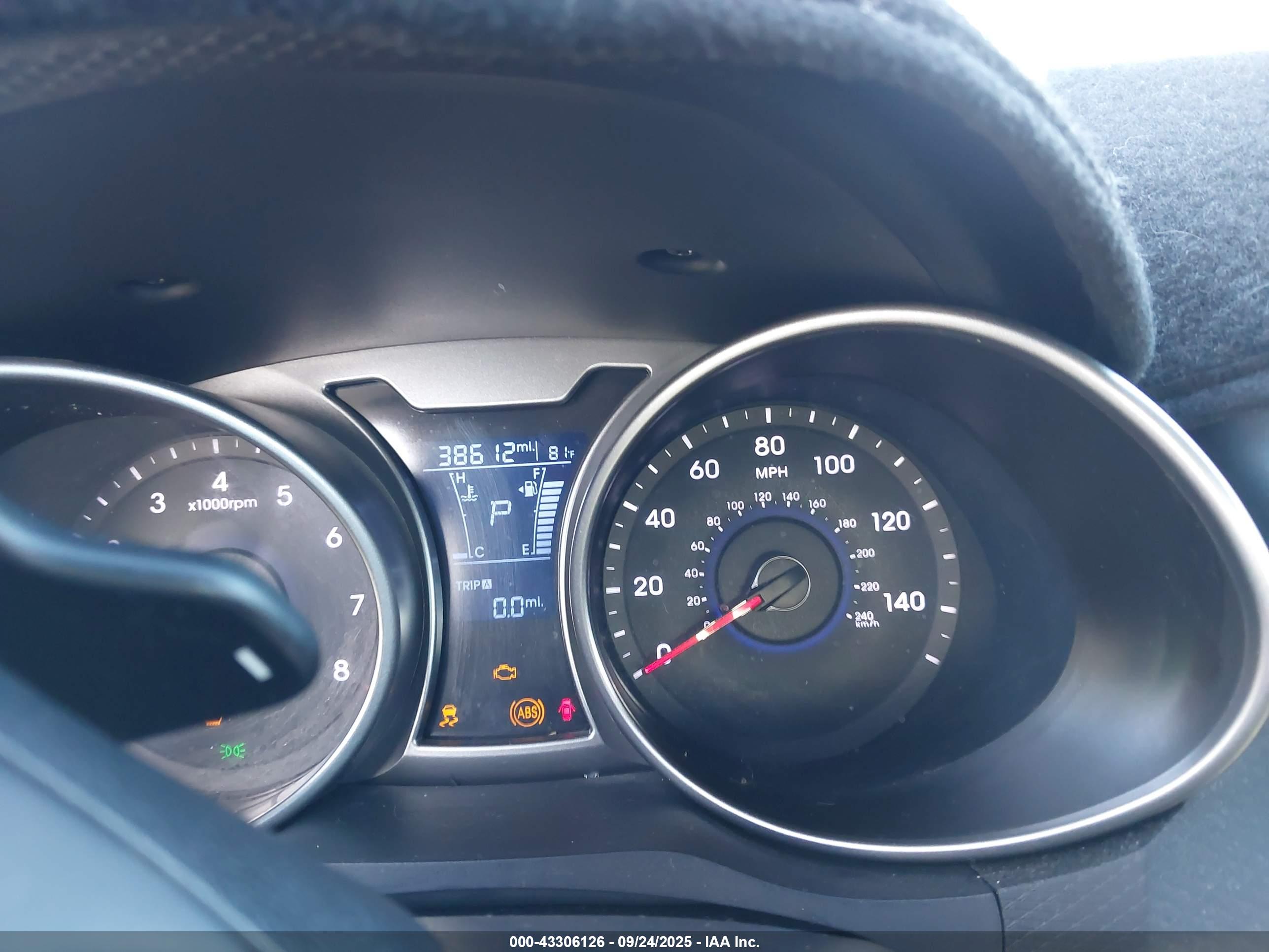 HYUNDAI VELOSTER image 7