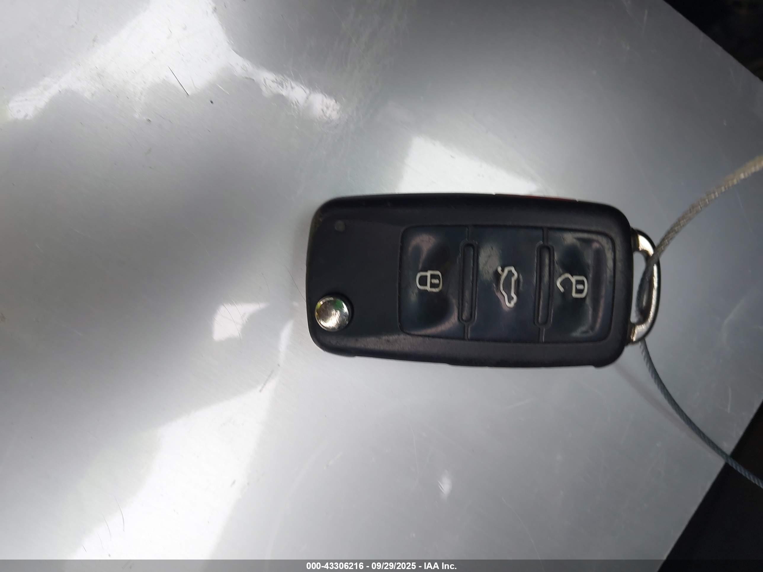 VOLKSWAGEN JETTA image 11