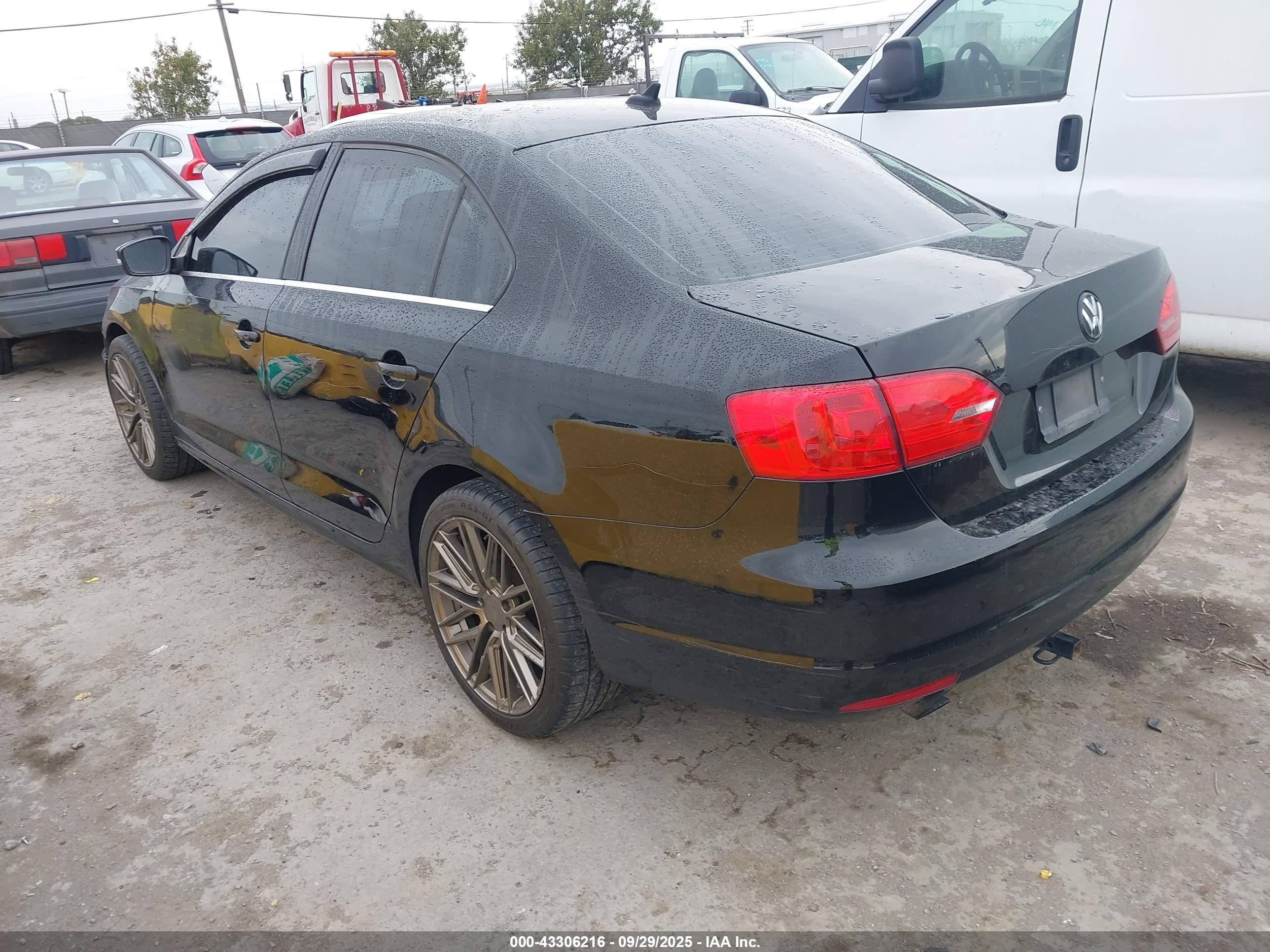 VOLKSWAGEN JETTA image 3