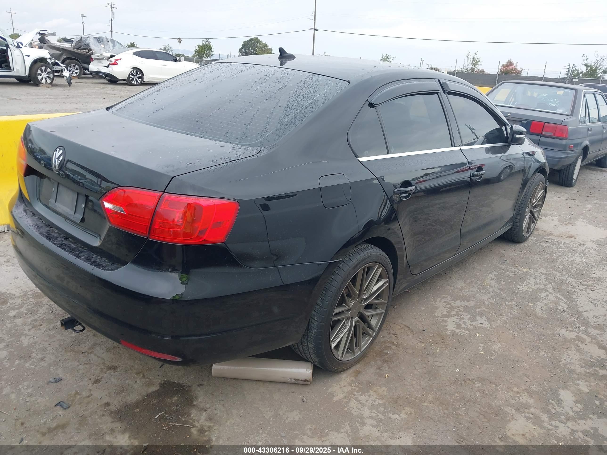 VOLKSWAGEN JETTA image 4