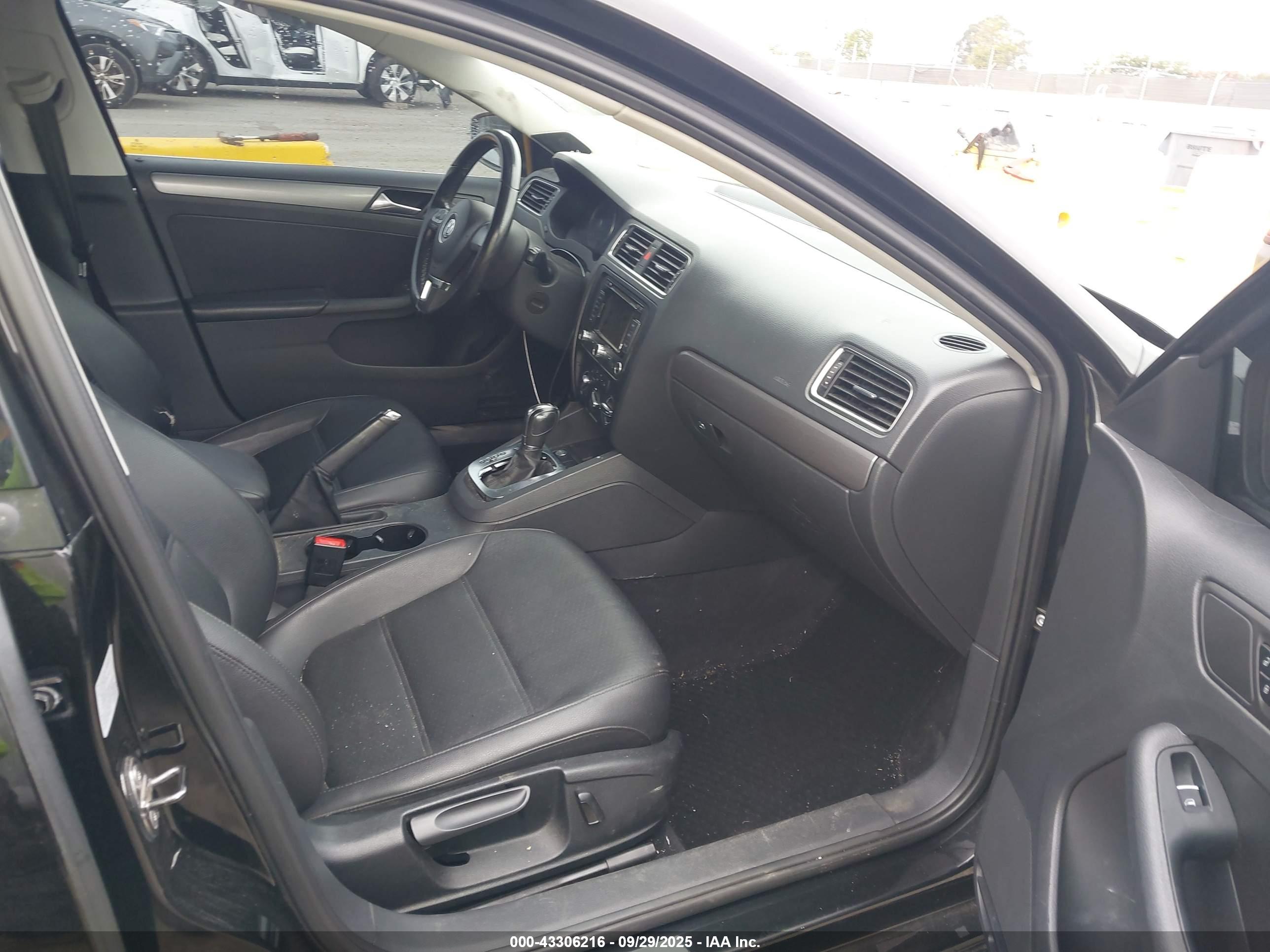 VOLKSWAGEN JETTA image 5