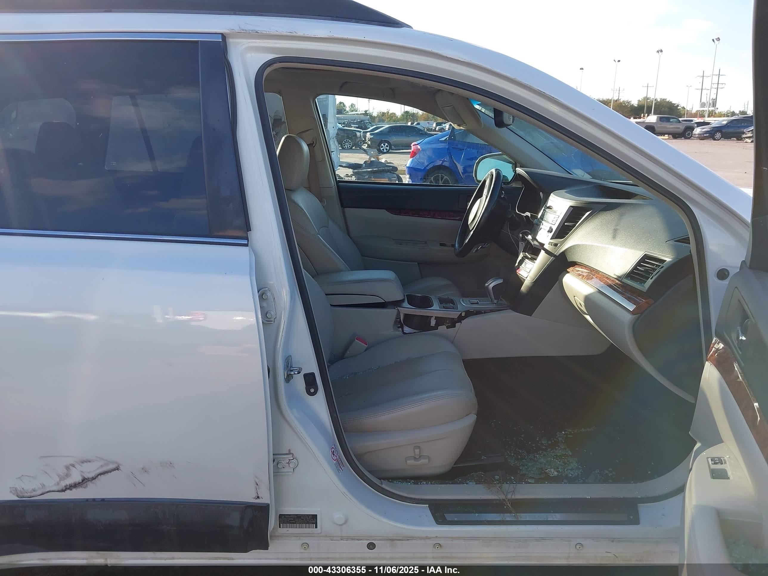 SUBARU OUTBACK image 5