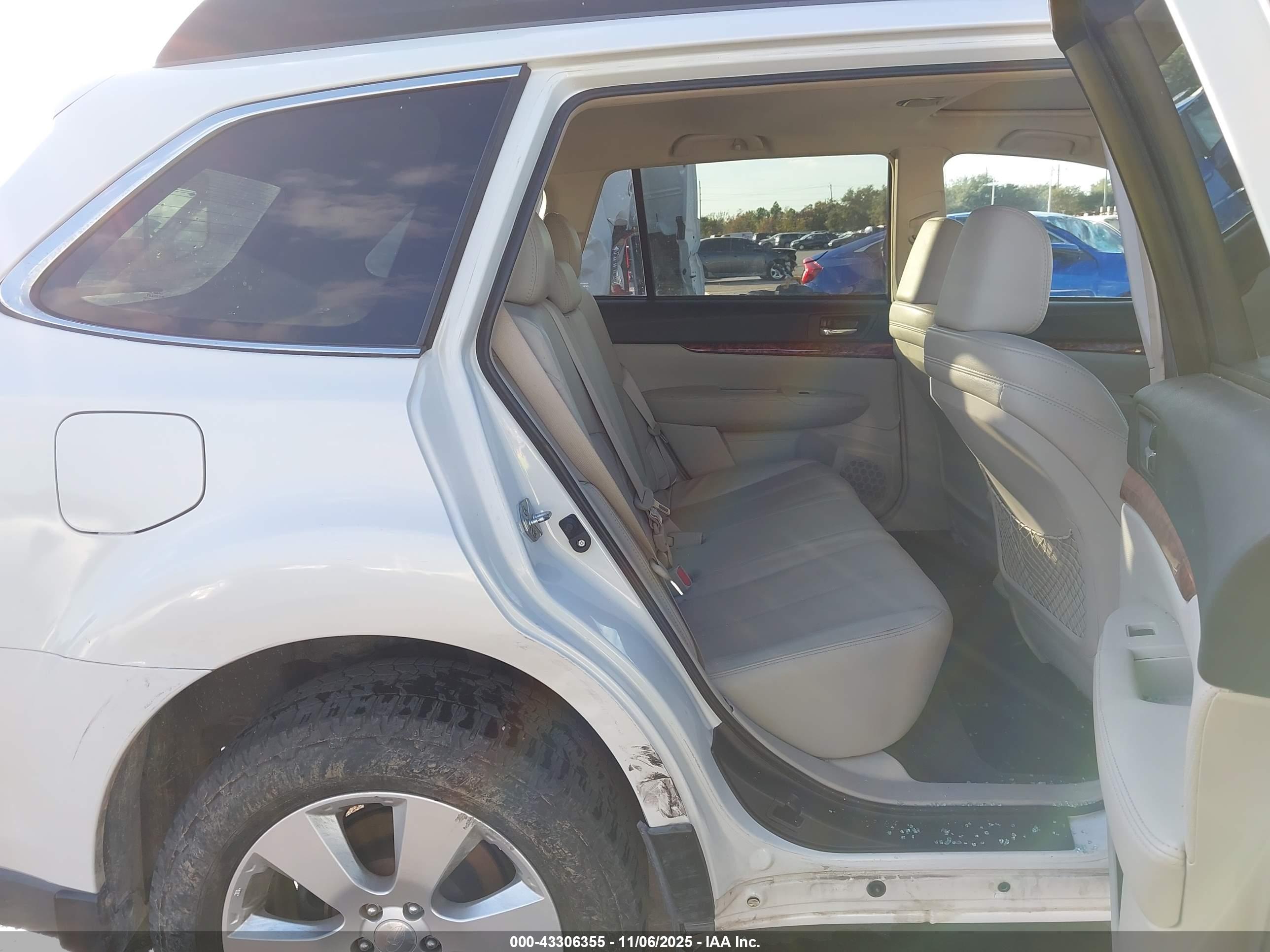 SUBARU OUTBACK image 8